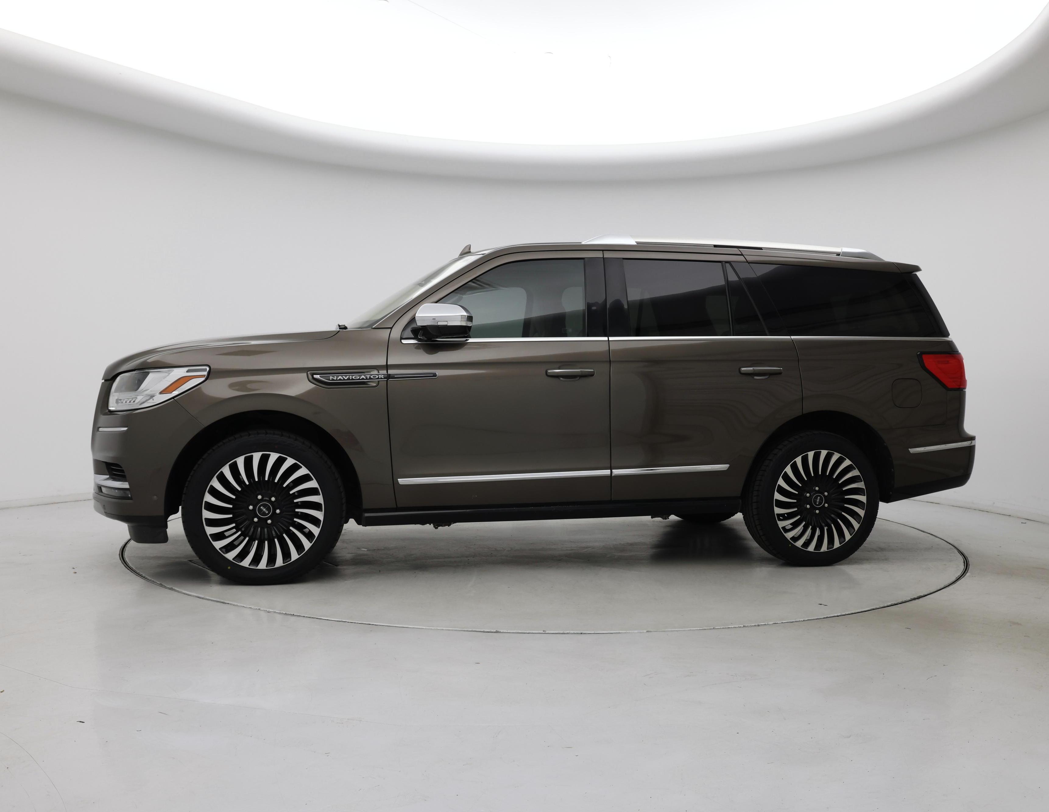 Thumbnail: 2020 Lincoln Navigator - 3