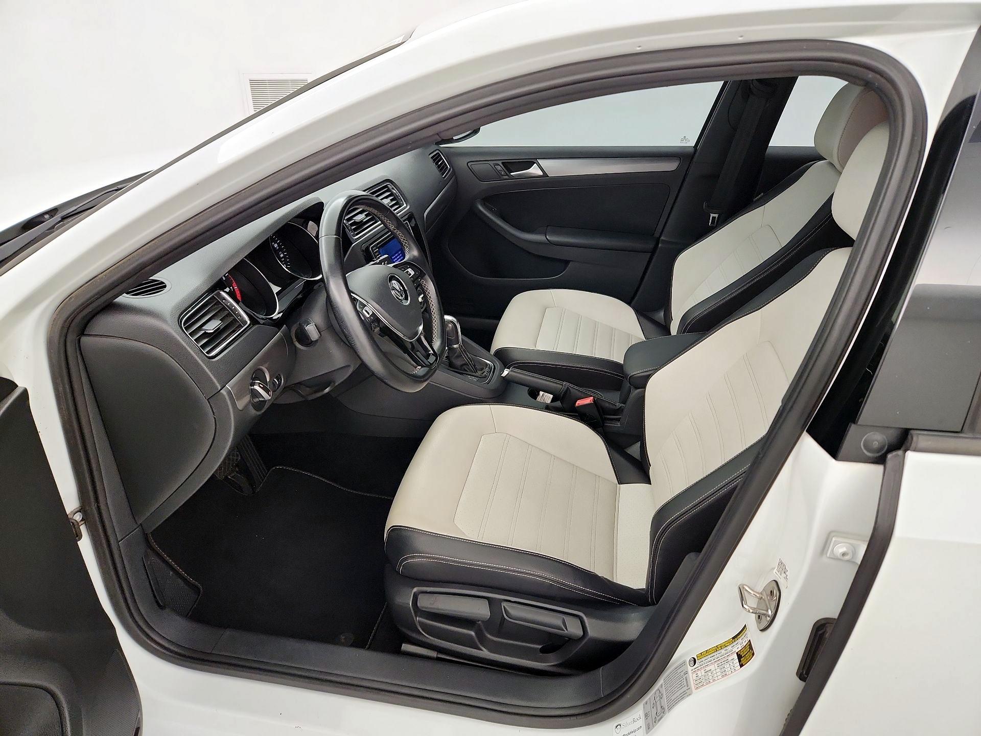 Thumbnail: 2016 Volkswagen Jetta - 11