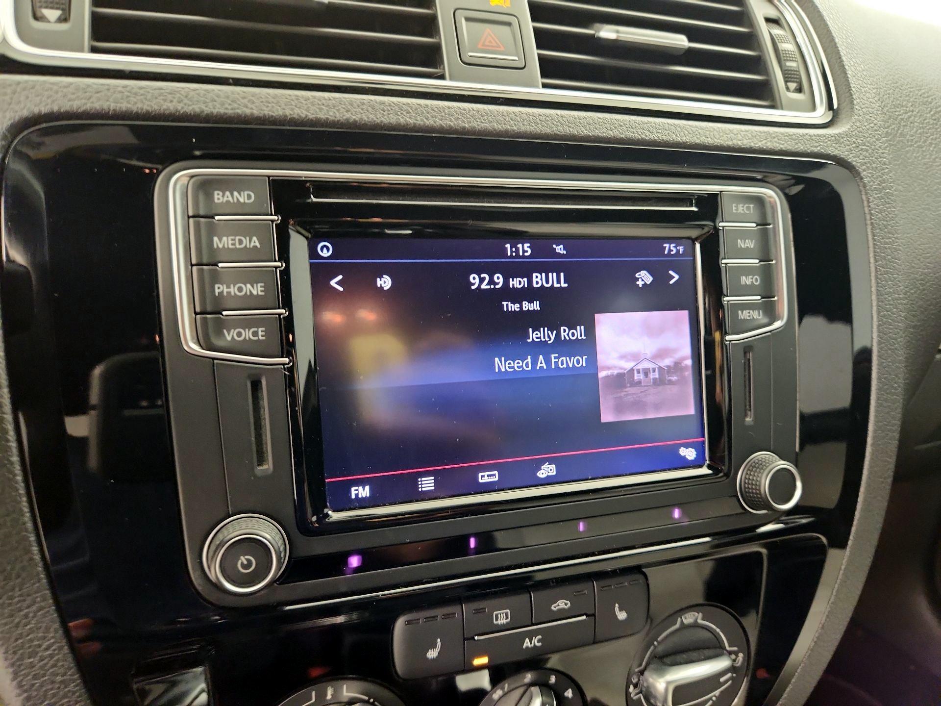 Thumbnail: 2016 Volkswagen Jetta - 16