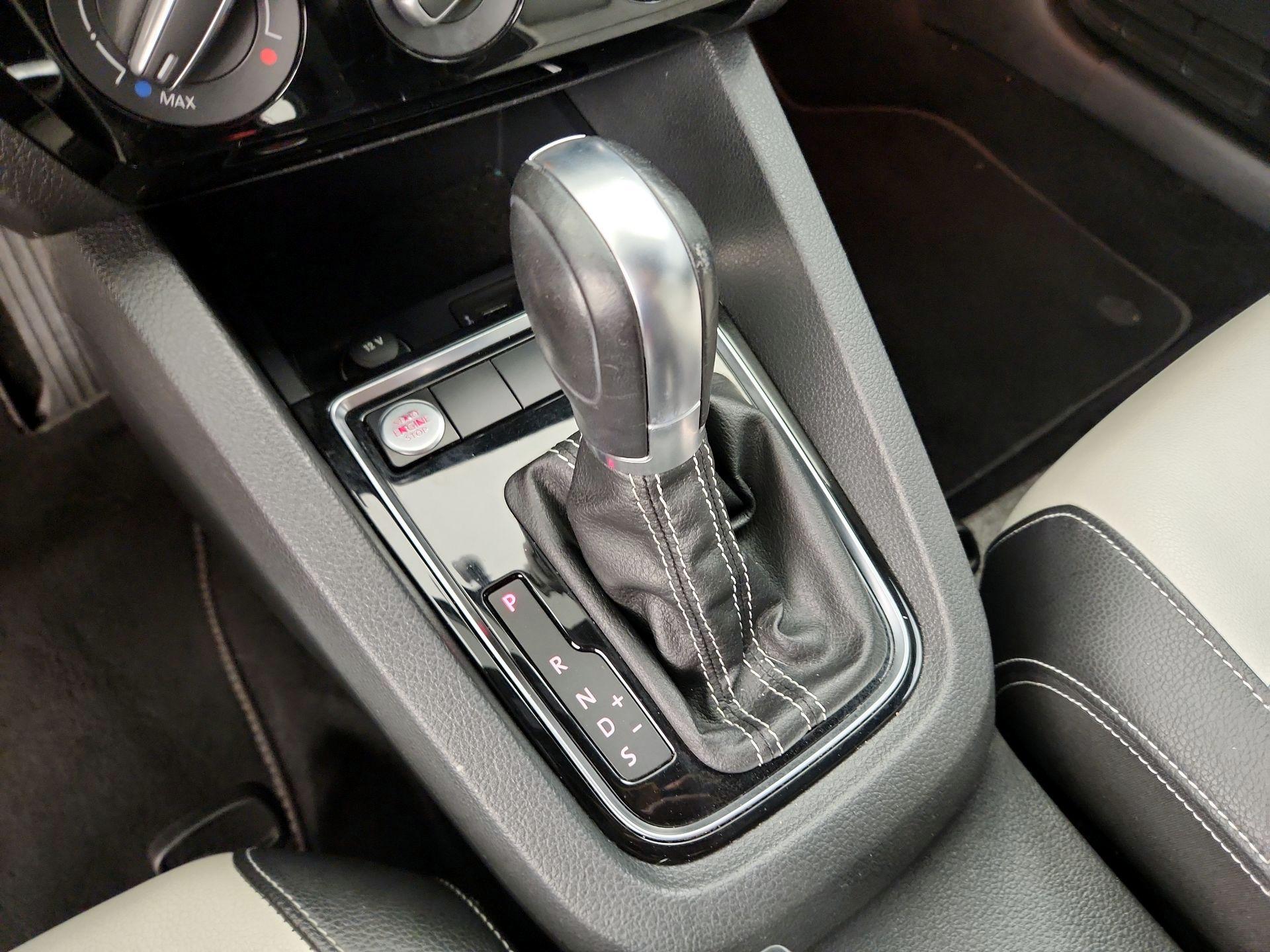 Thumbnail: 2016 Volkswagen Jetta - 18
