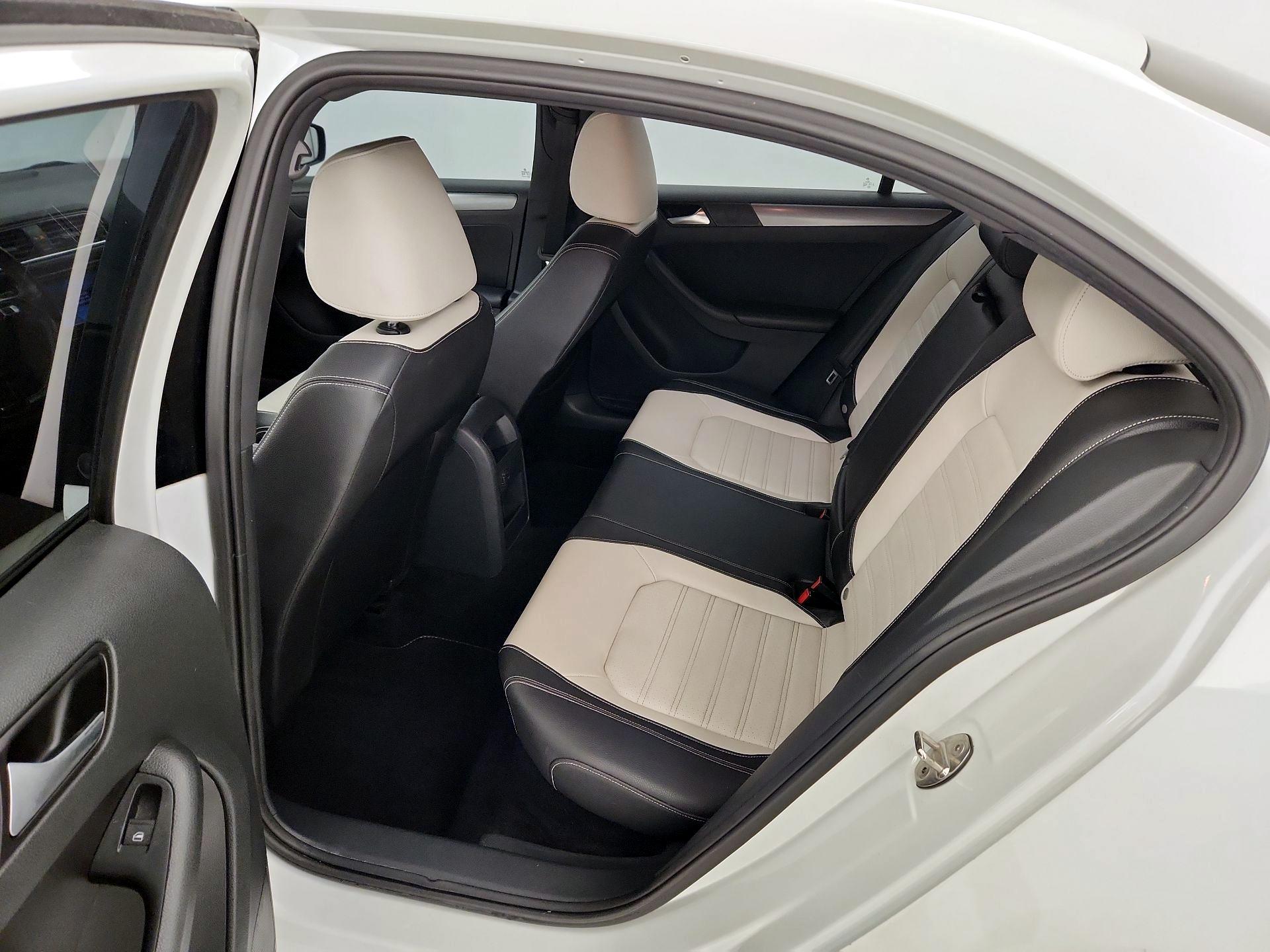 Thumbnail: 2016 Volkswagen Jetta - 19