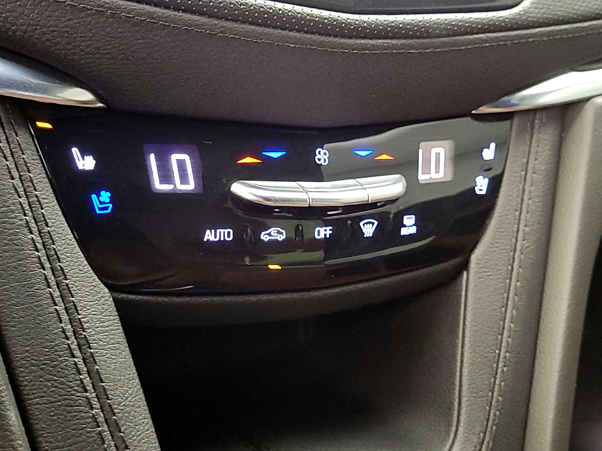 Thumbnail: 2023 Cadillac XT5 - 16