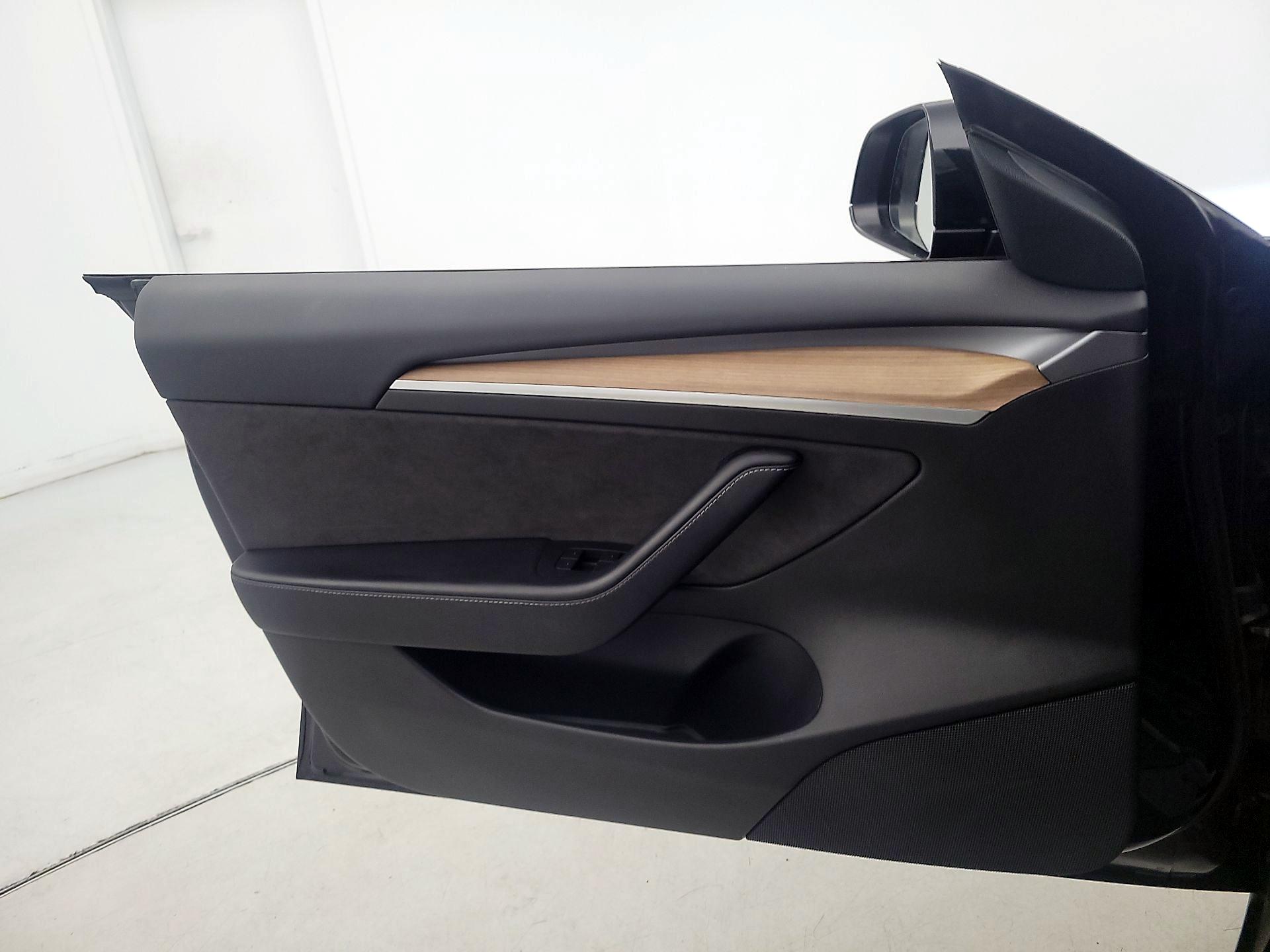 Thumbnail: 2021 Tesla Model 3 - 12