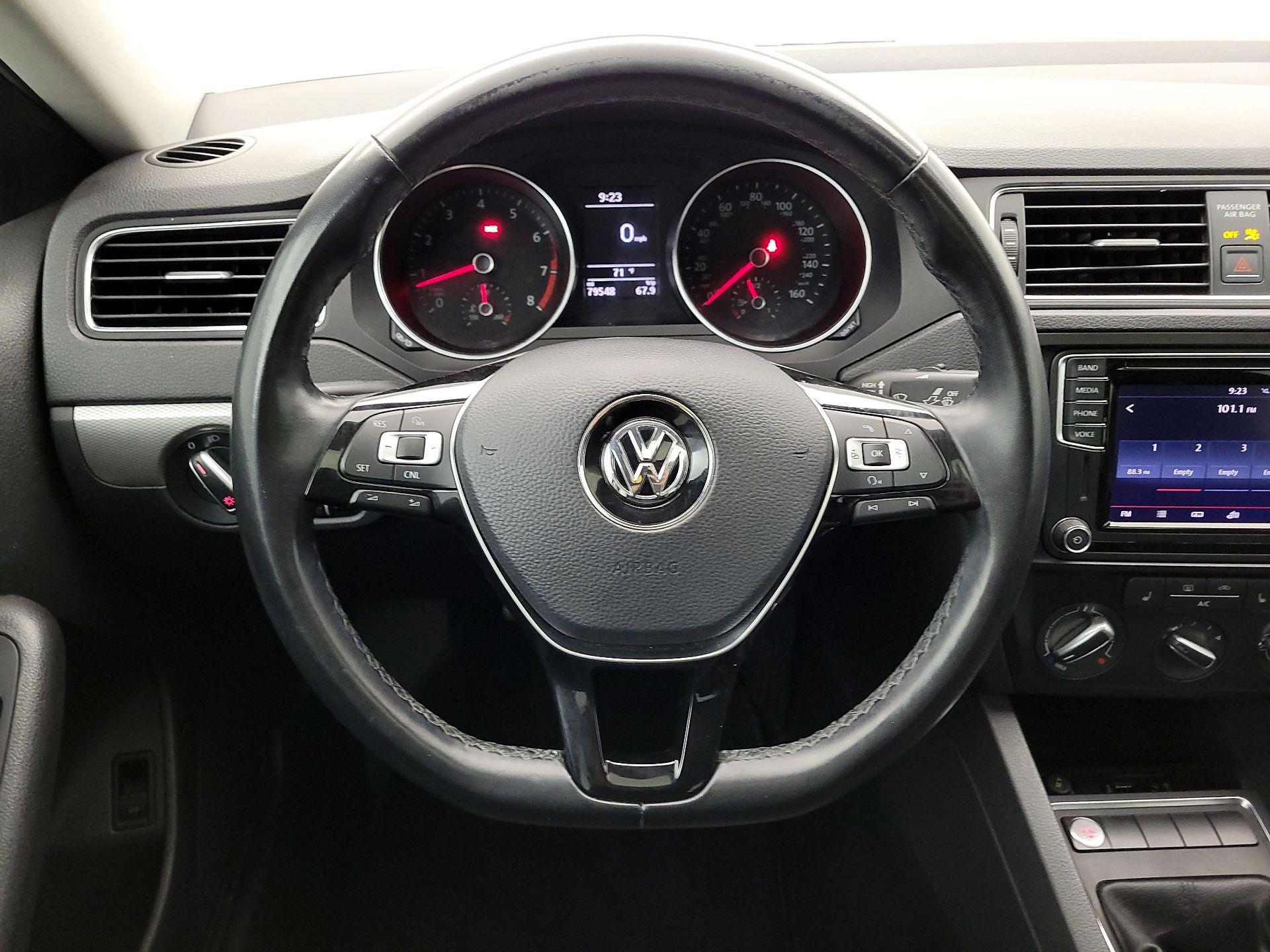 Thumbnail: 2017 Volkswagen Jetta - 10
