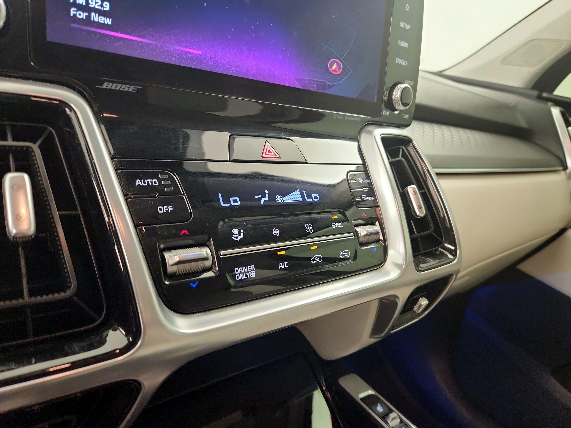 Thumbnail: 2023 Kia Sorento - 16