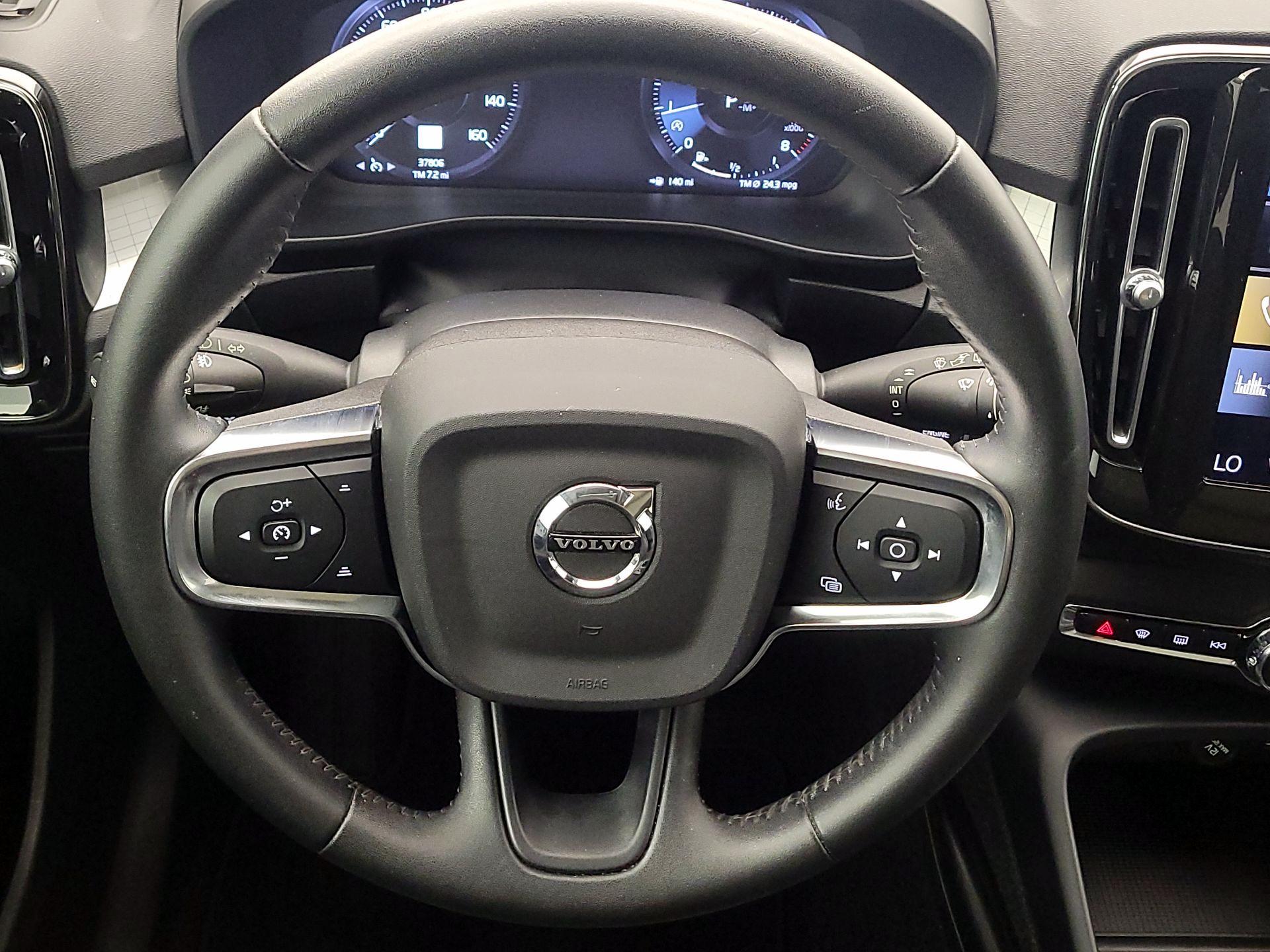 Thumbnail: 2021 Volvo XC40 - 10