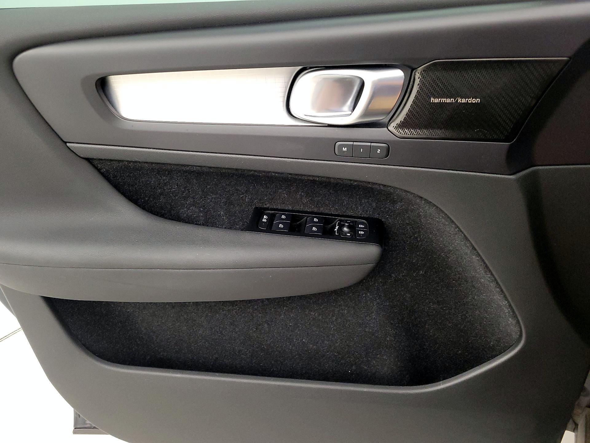 Thumbnail: 2021 Volvo XC40 - 12