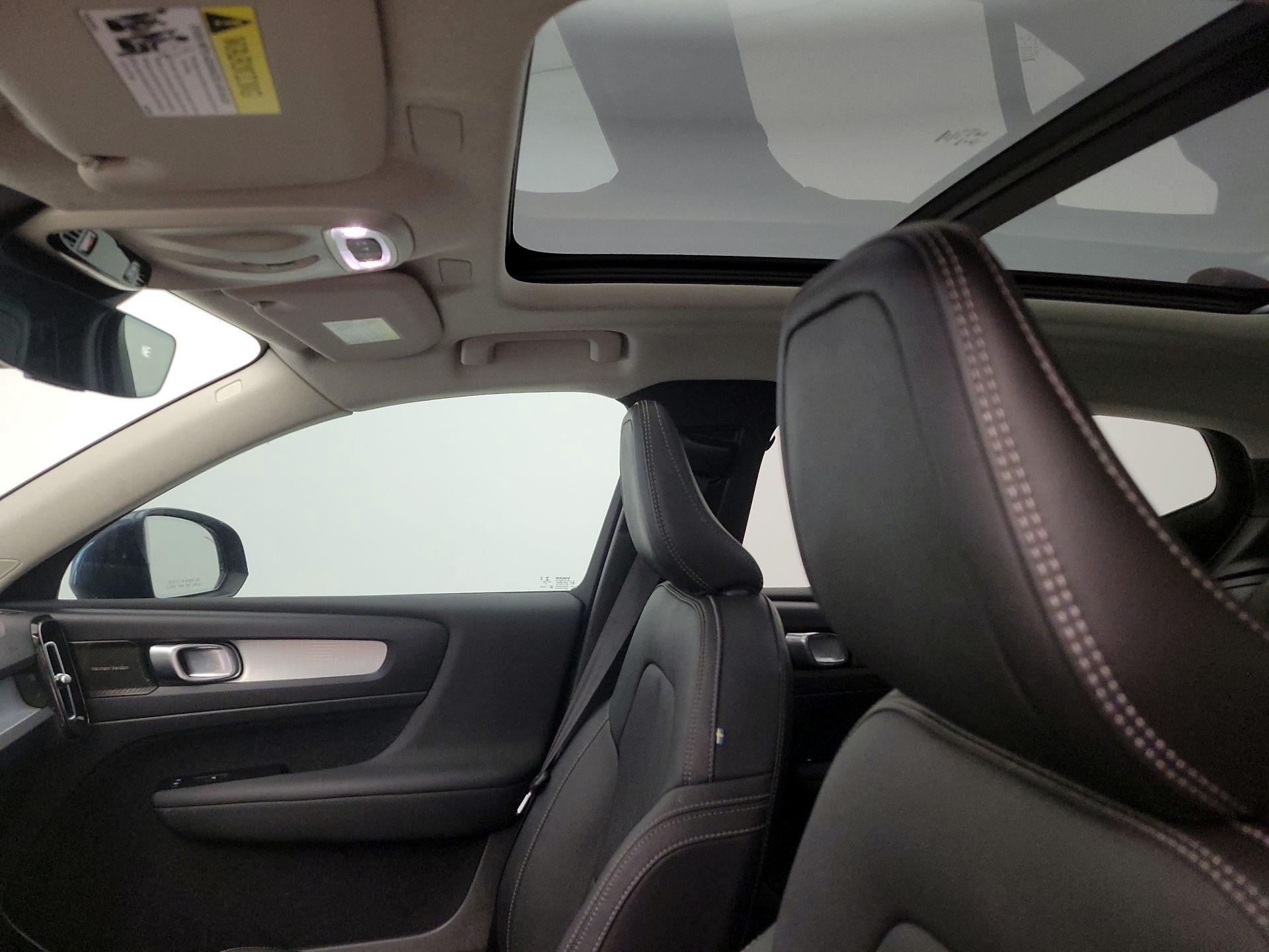 Thumbnail: 2021 Volvo XC40 - 20