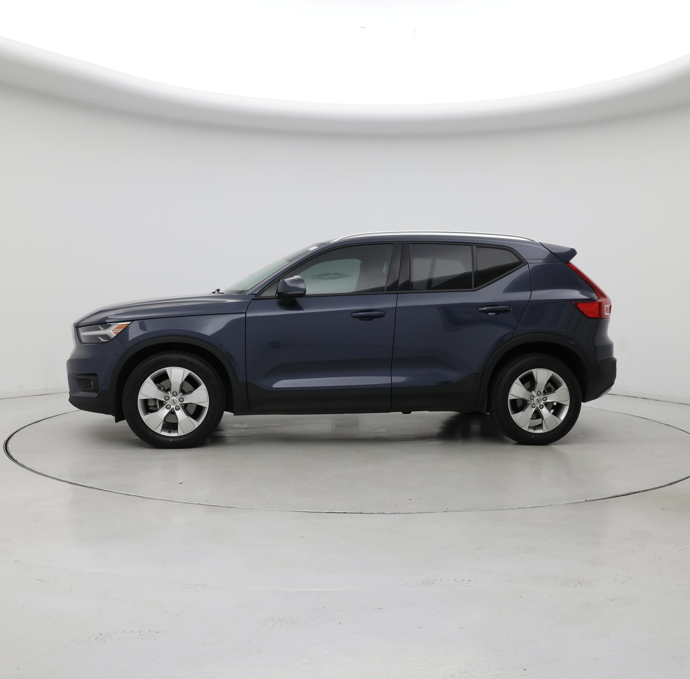 Thumbnail: 2021 Volvo XC40 - 3