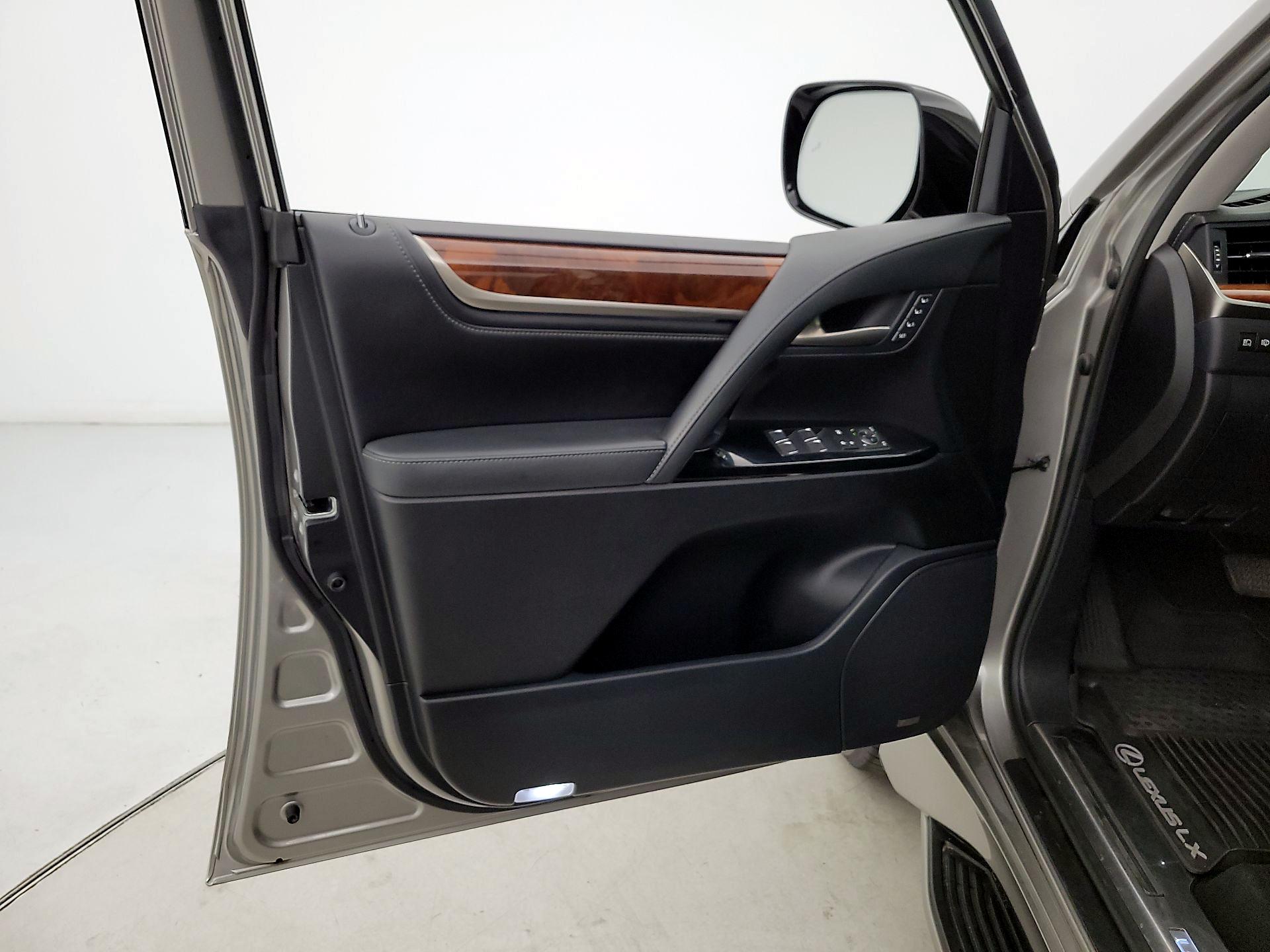 Thumbnail: 2020 Lexus LX - 12