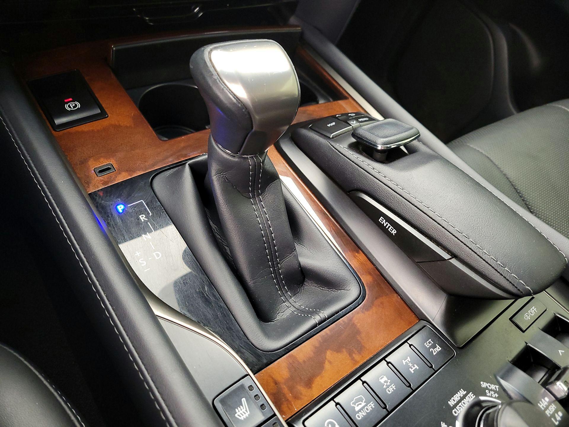 Thumbnail: 2020 Lexus LX - 18