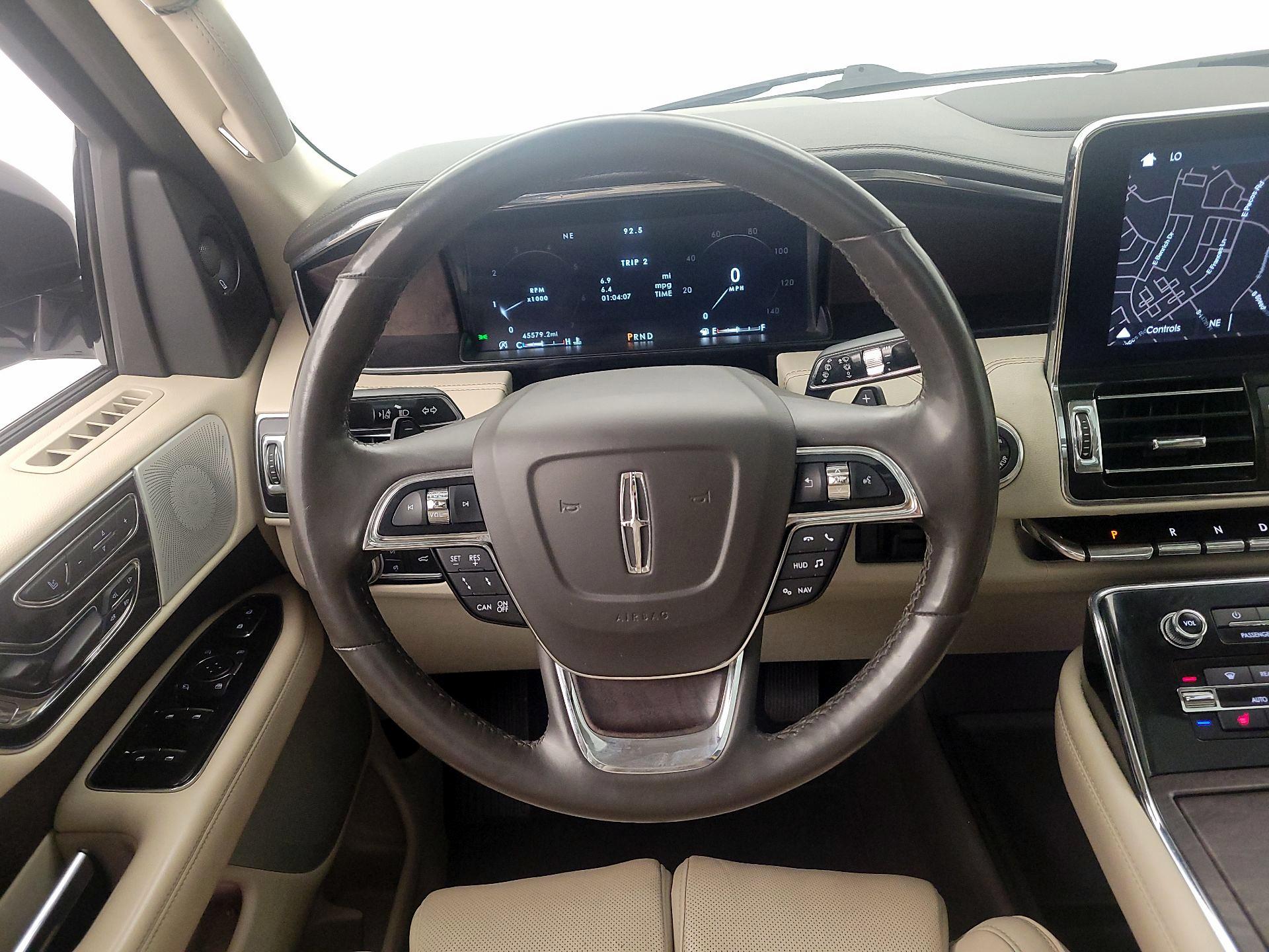 Thumbnail: 2019 Lincoln Navigator L - 10