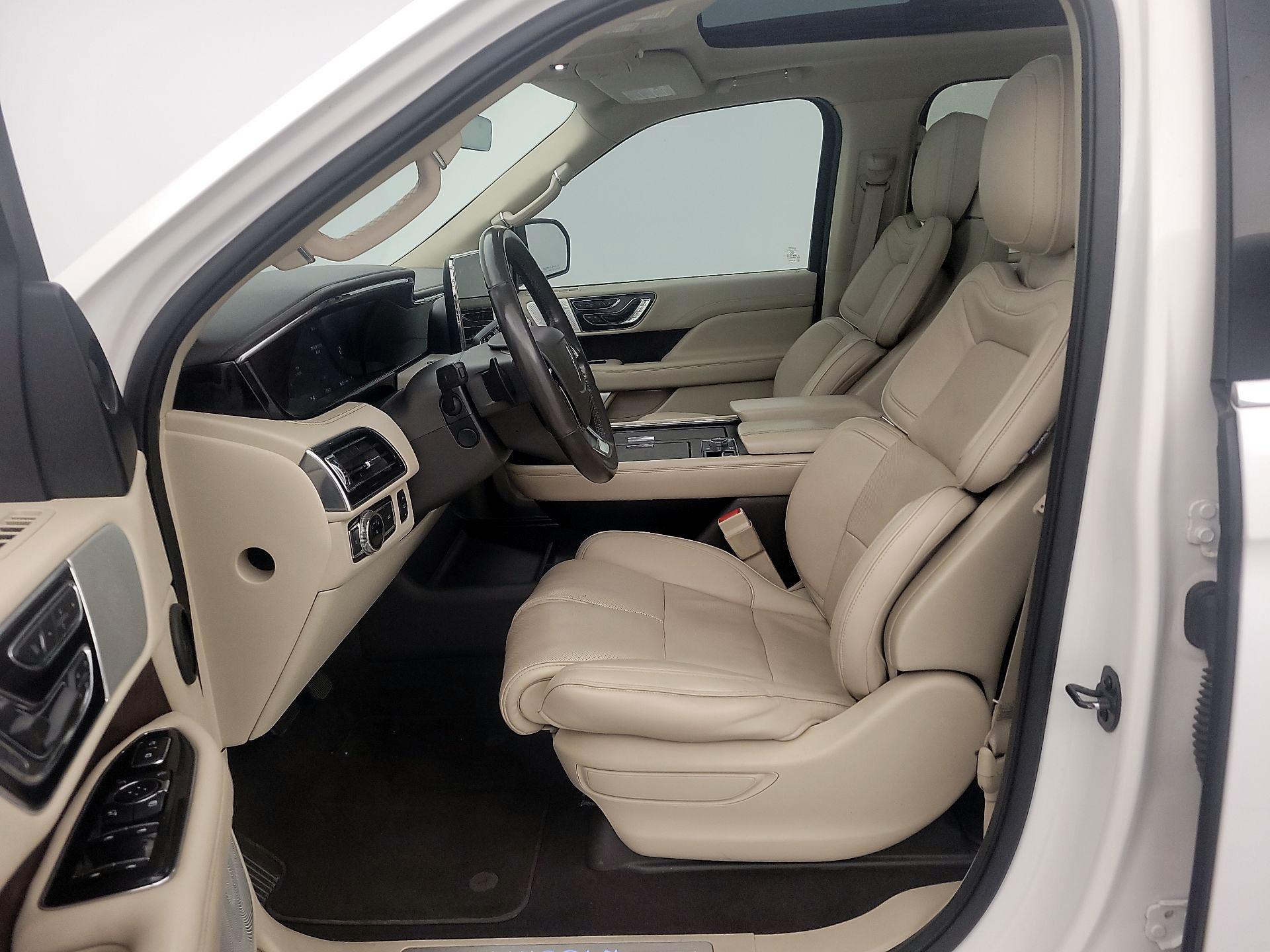 Thumbnail: 2019 Lincoln Navigator L - 11