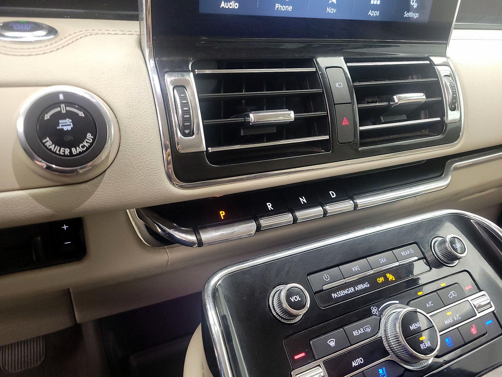Thumbnail: 2019 Lincoln Navigator L - 18