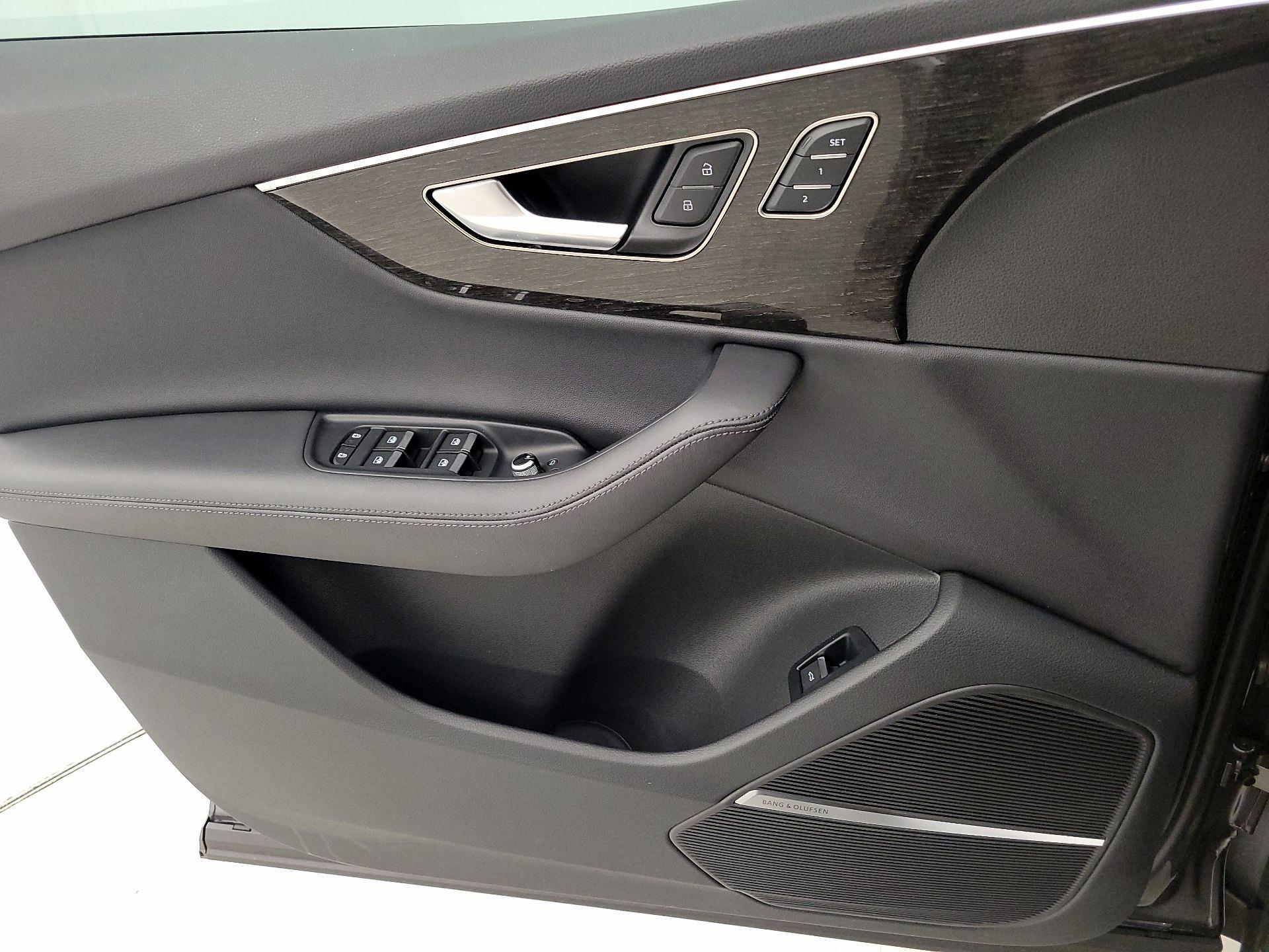 Thumbnail: 2023 Audi Q7 - 12