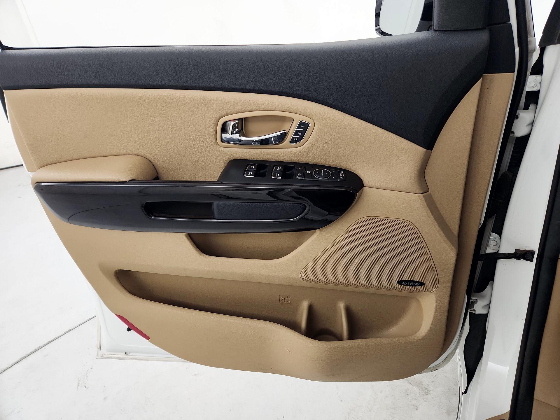 Thumbnail: 2018 Kia Sedona - 12