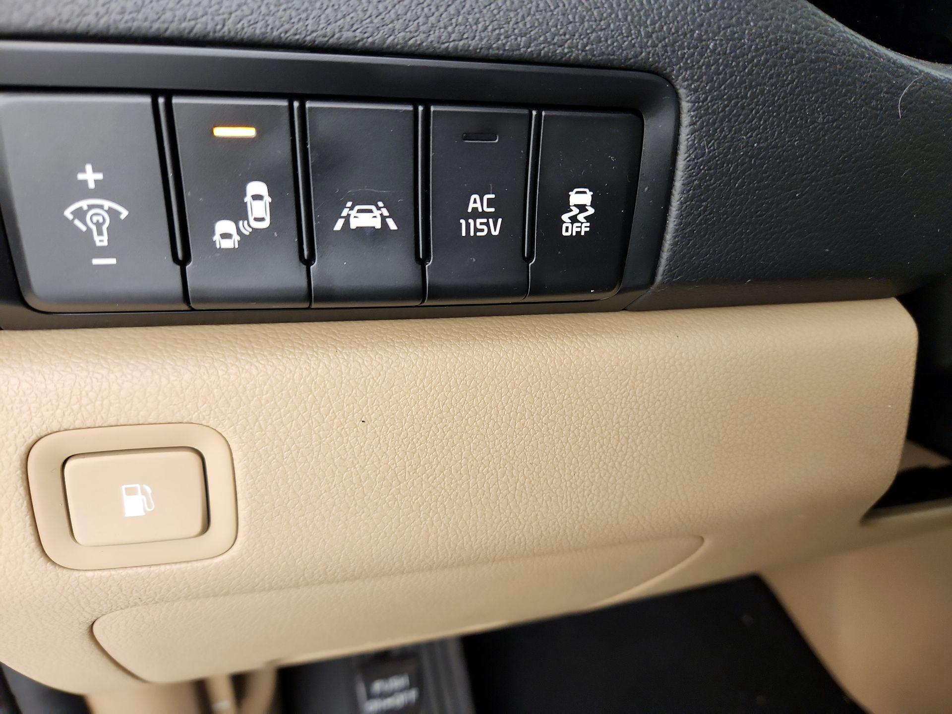 Thumbnail: 2018 Kia Sedona - 13