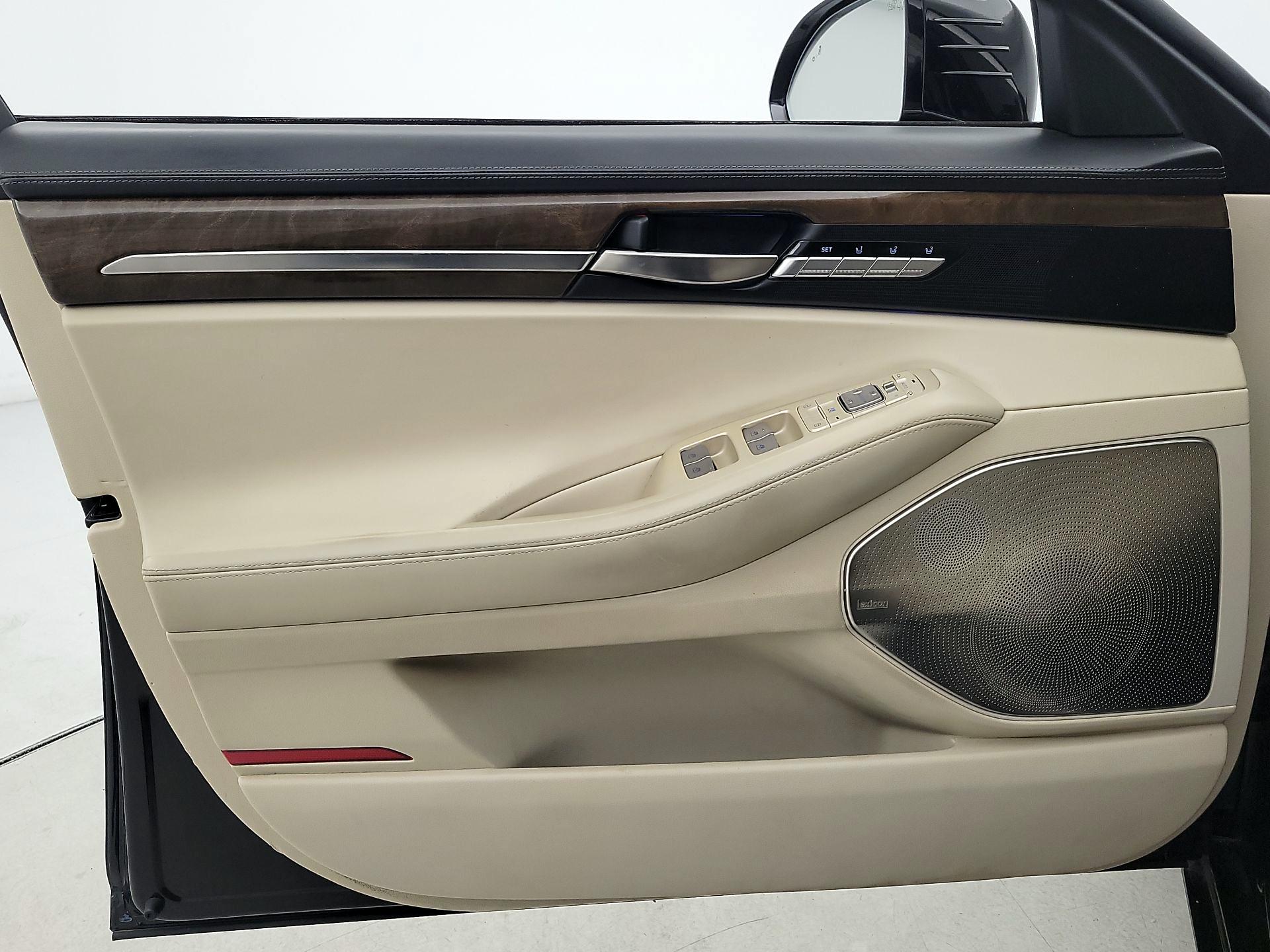 Thumbnail: 2019 Genesis G90 - 12