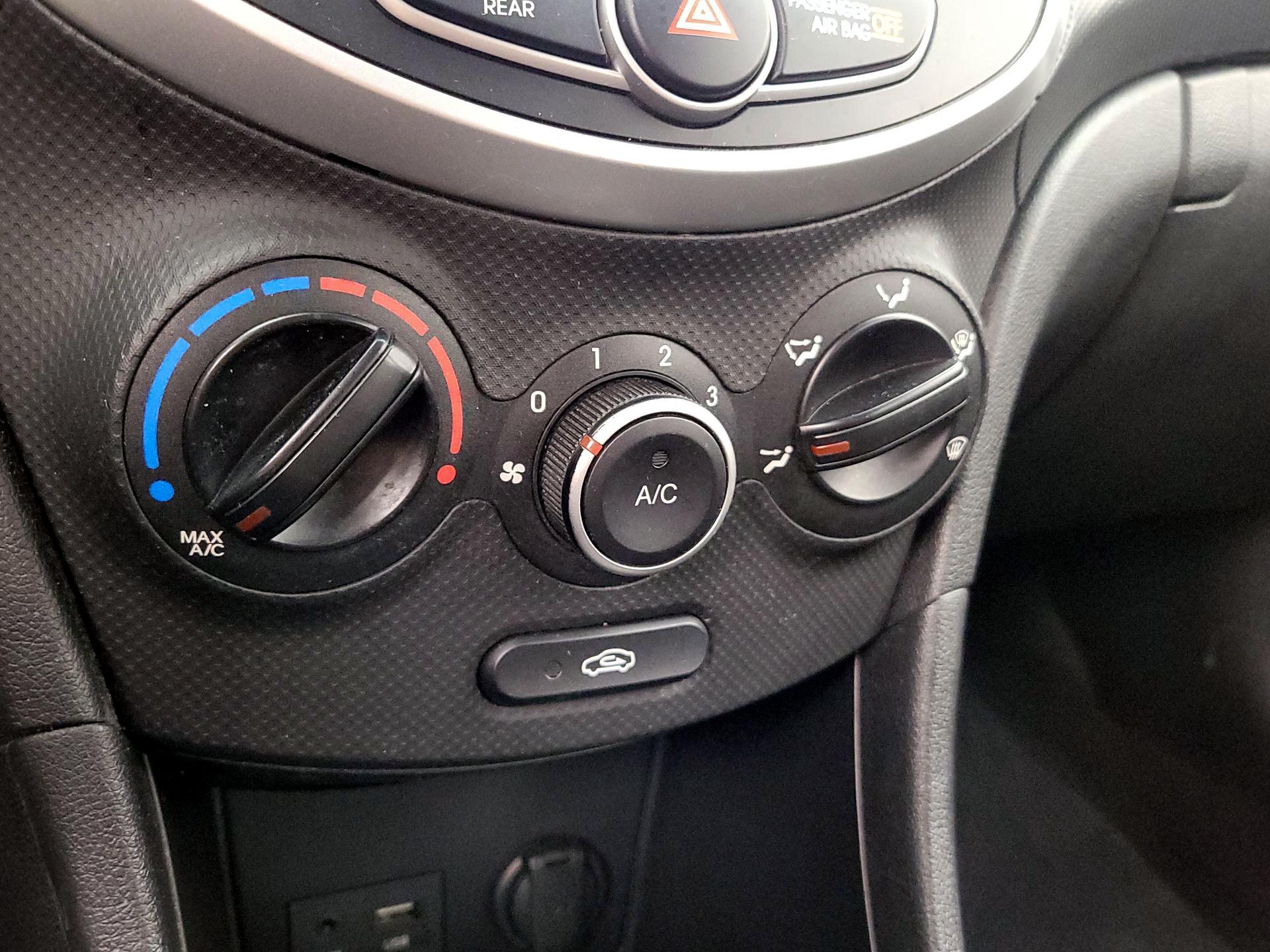Thumbnail: 2014 Hyundai Accent - 15