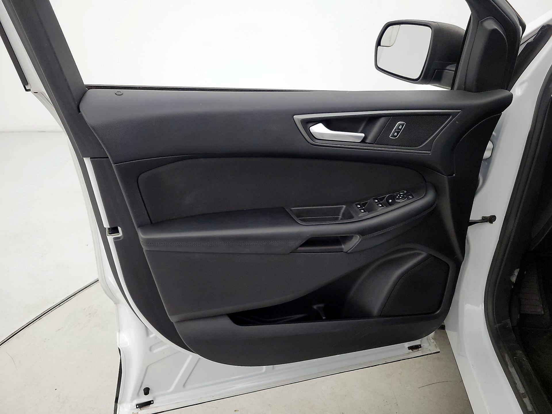 Thumbnail: 2016 Ford Edge - 12
