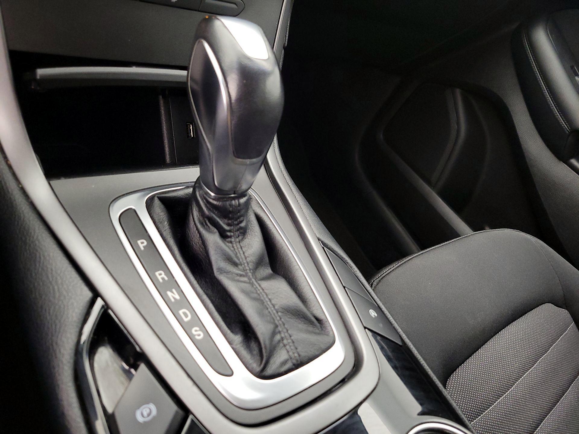 Thumbnail: 2016 Ford Edge - 17