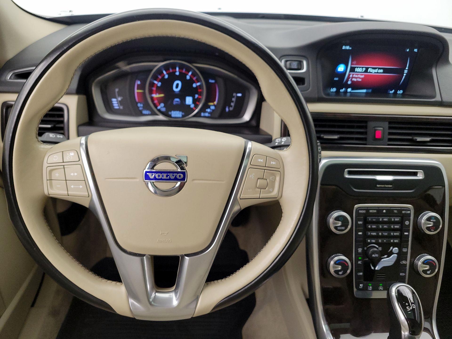 Thumbnail: 2016 Volvo XC70 - 10
