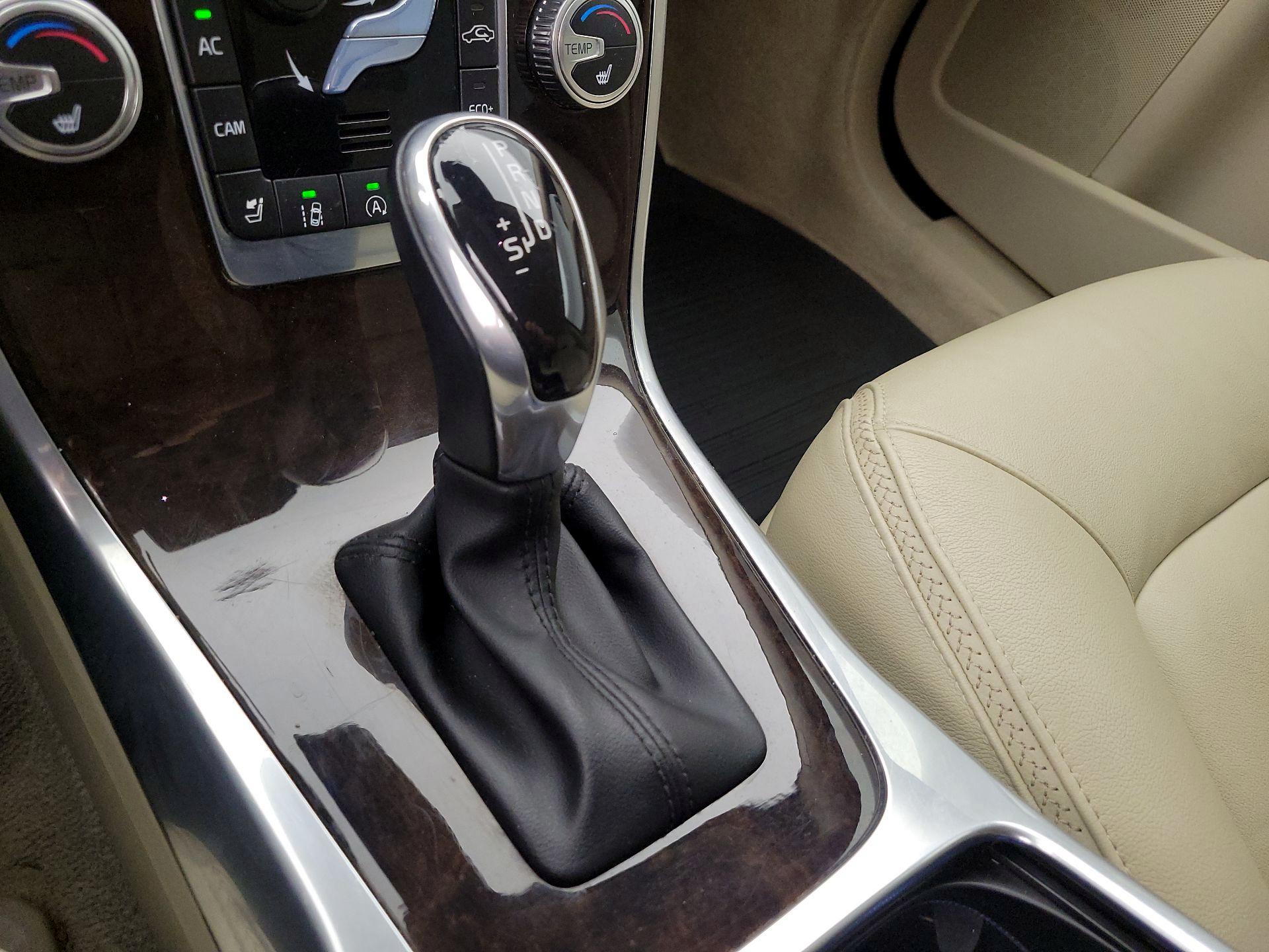 Thumbnail: 2016 Volvo XC70 - 17
