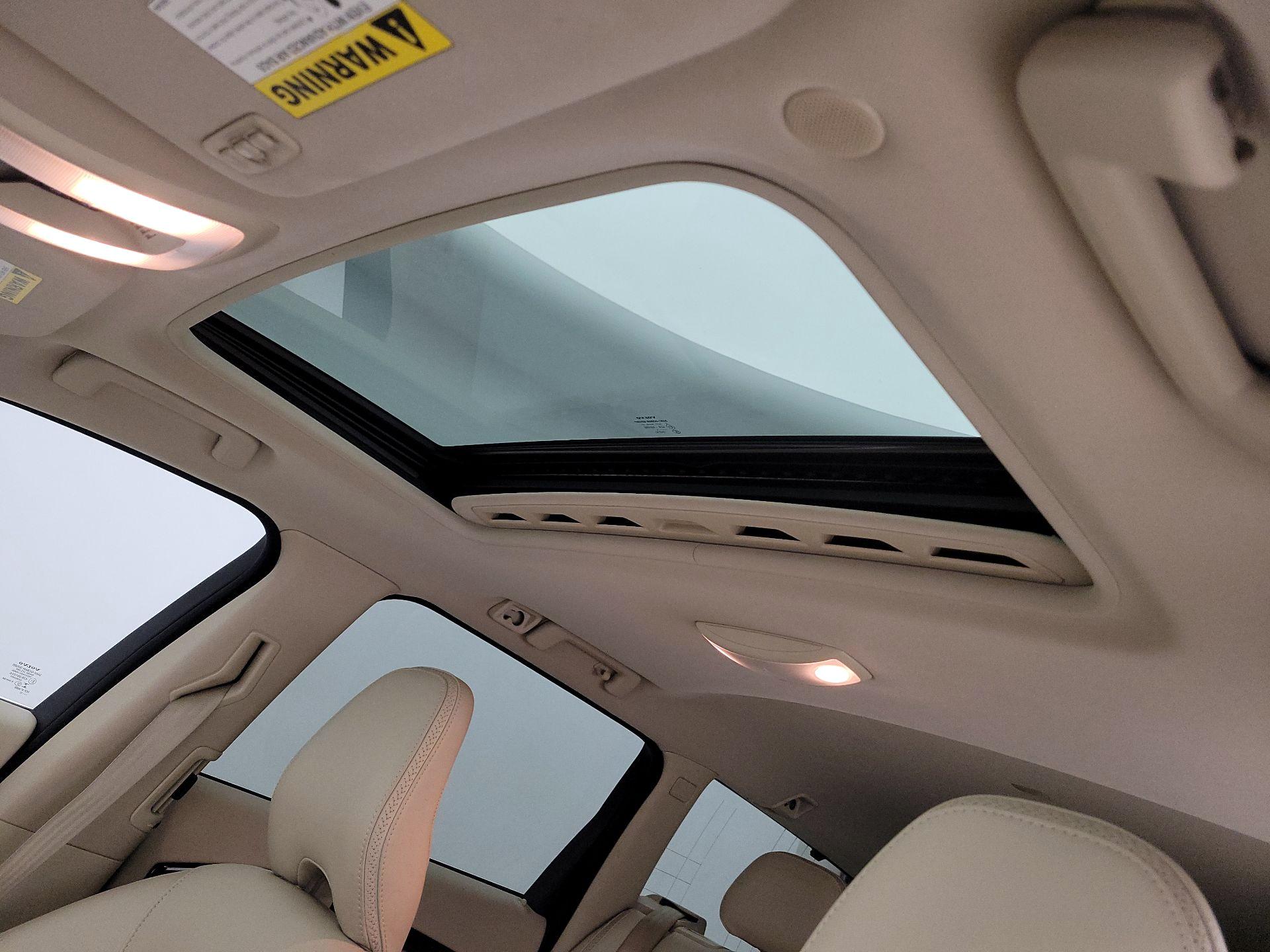 Thumbnail: 2016 Volvo XC70 - 18