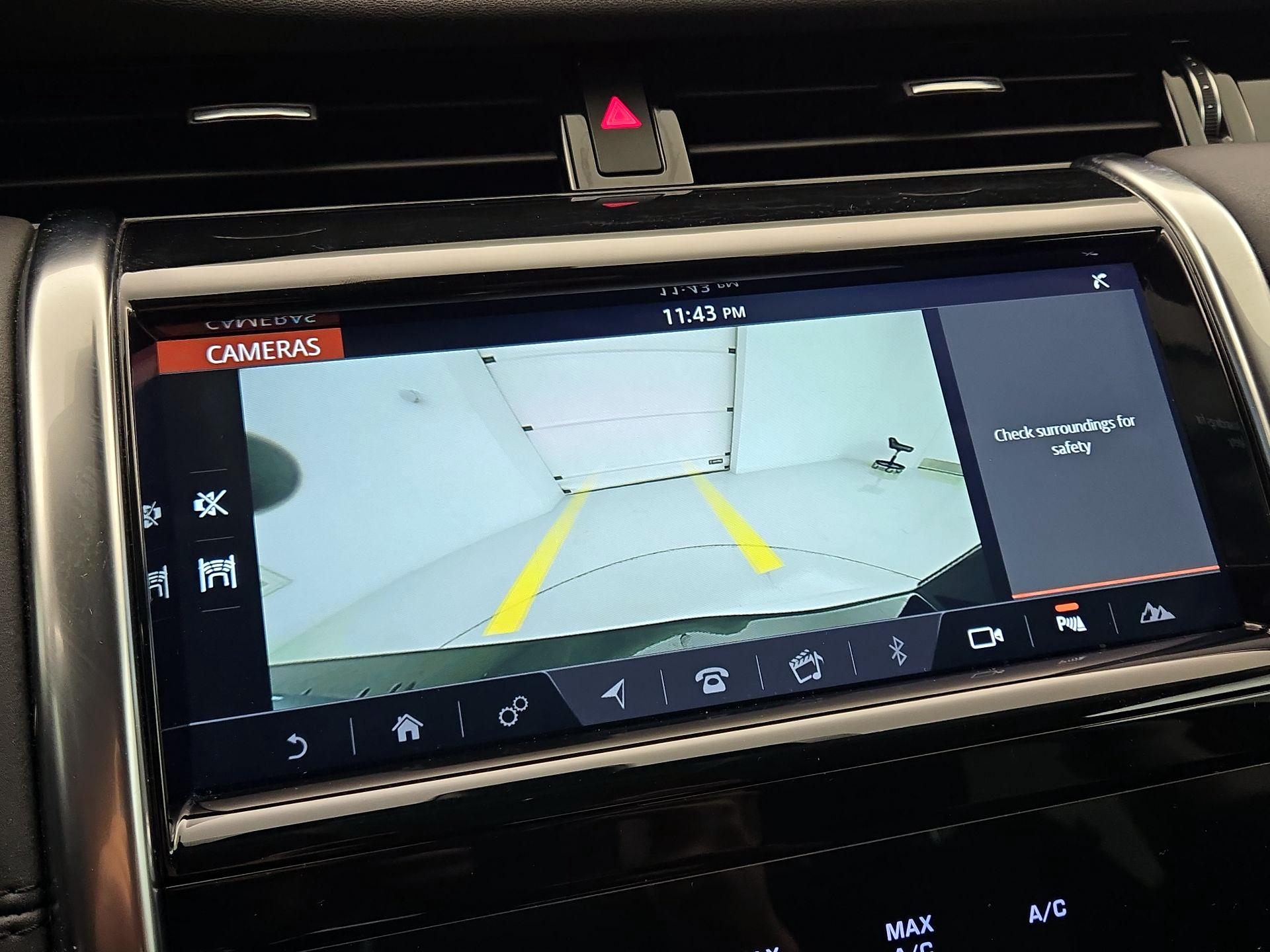 Thumbnail: 2020 Land Rover Discovery Sport - 15