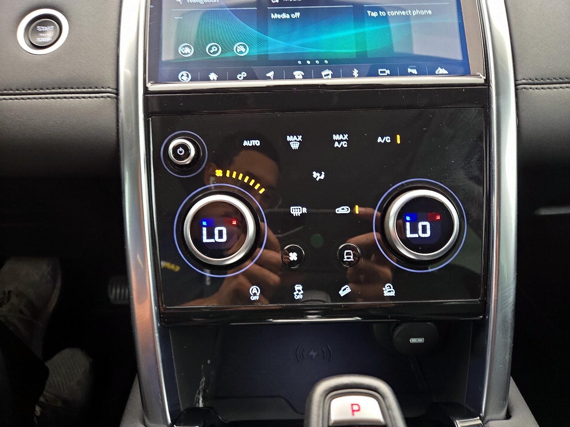 Thumbnail: 2020 Land Rover Discovery Sport - 17