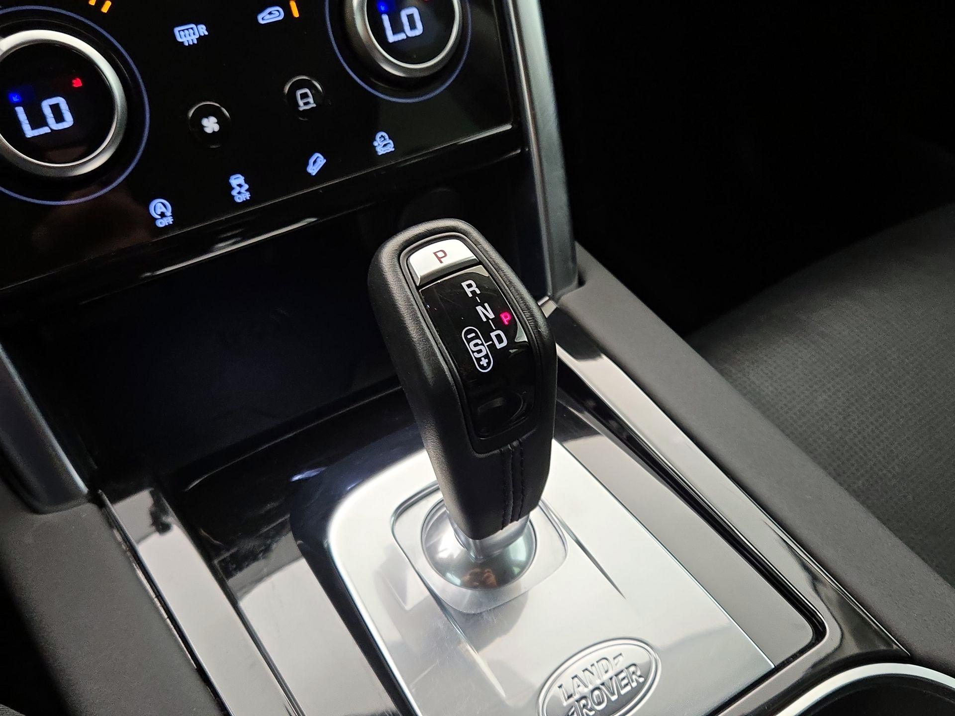 Thumbnail: 2020 Land Rover Discovery Sport - 18