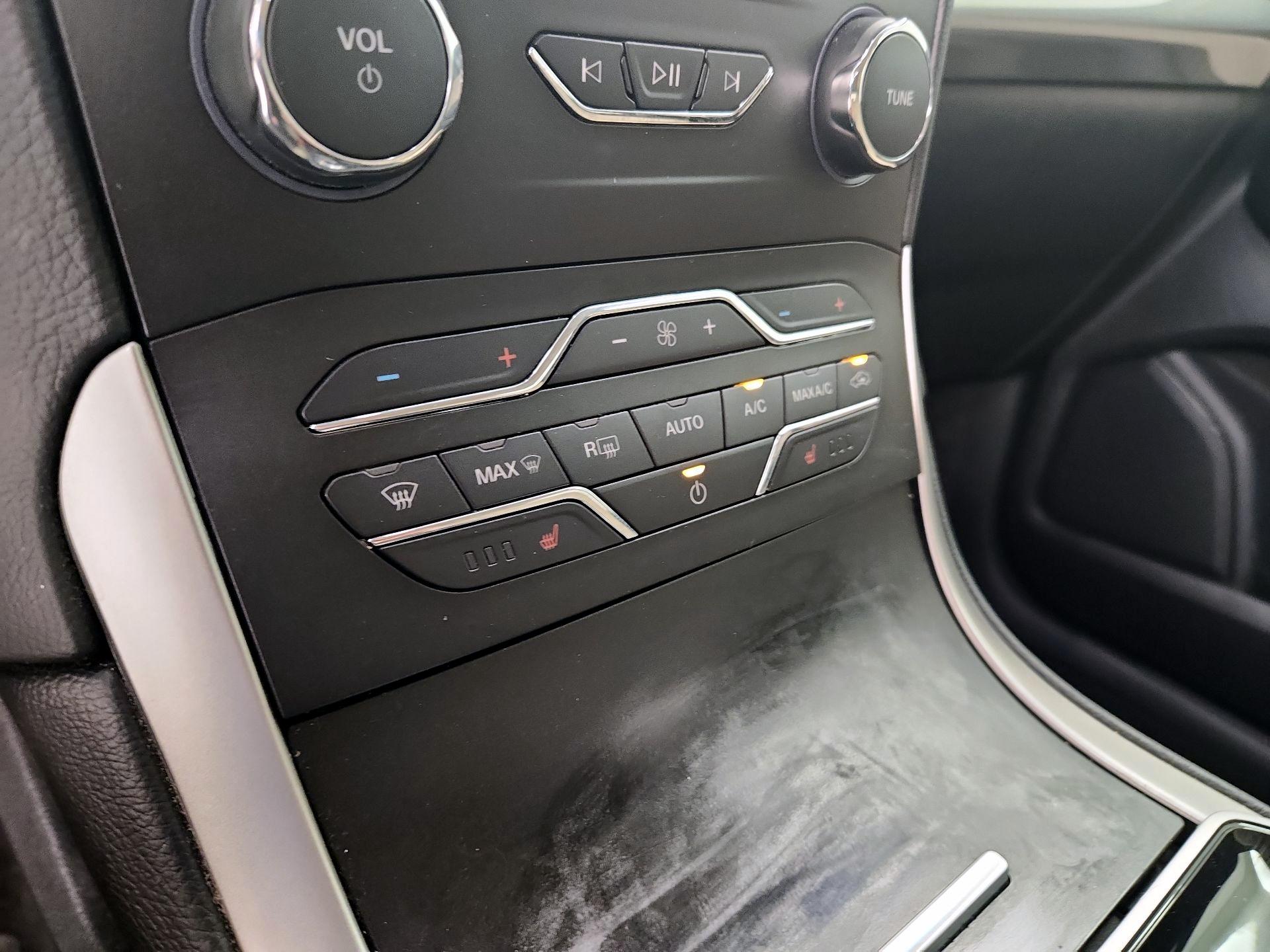 Thumbnail: 2019 Ford Edge - 16