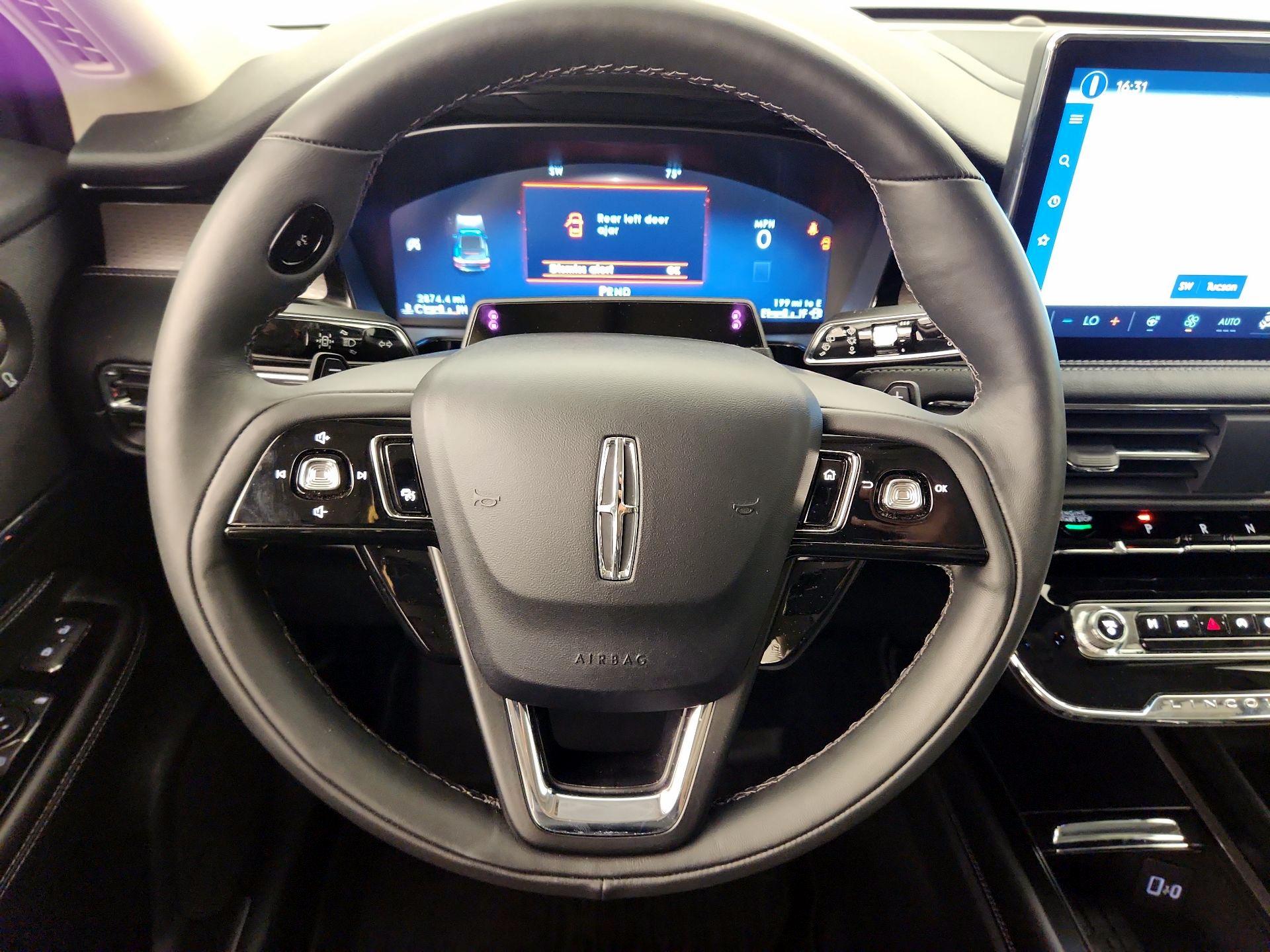 Thumbnail: 2023 Lincoln Corsair - 10