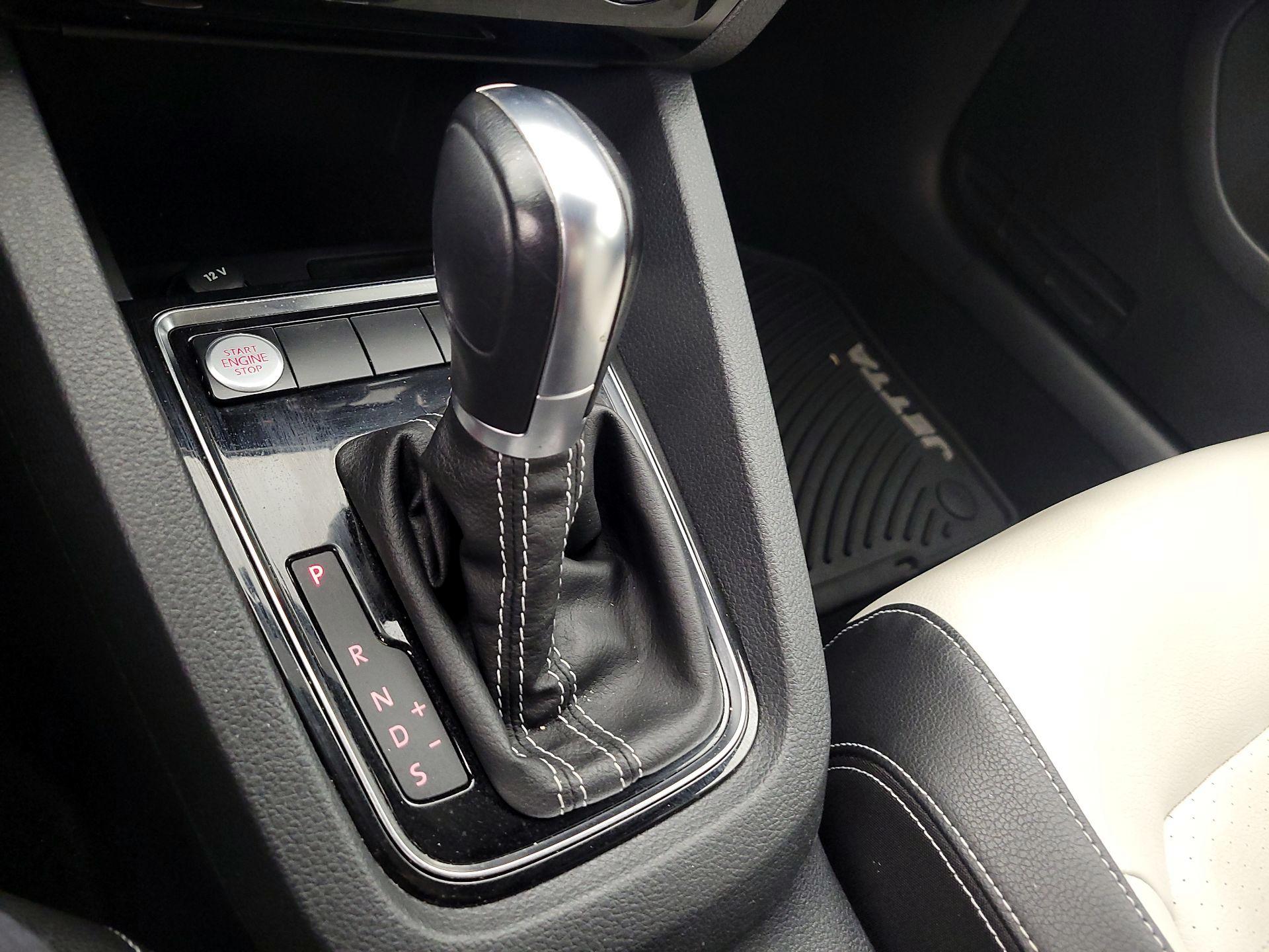Thumbnail: 2016 Volkswagen Jetta - 18