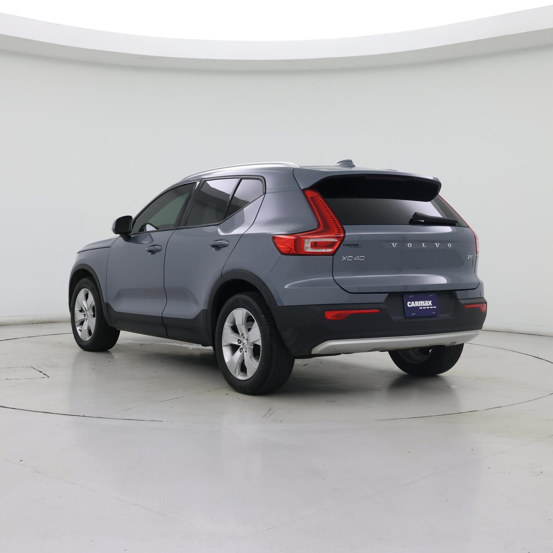 Thumbnail: 2022 Volvo XC40 - 2