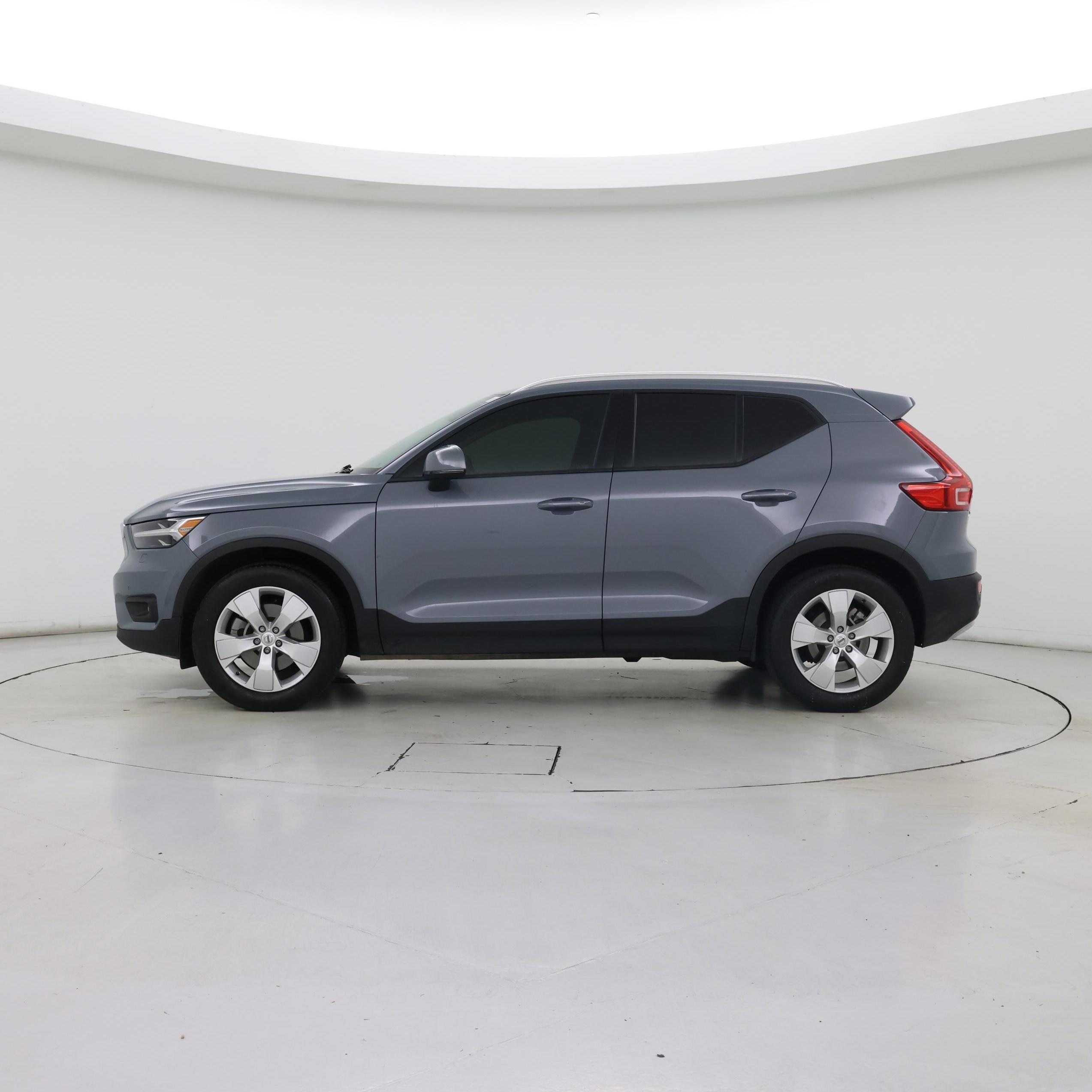 Thumbnail: 2022 Volvo XC40 - 3