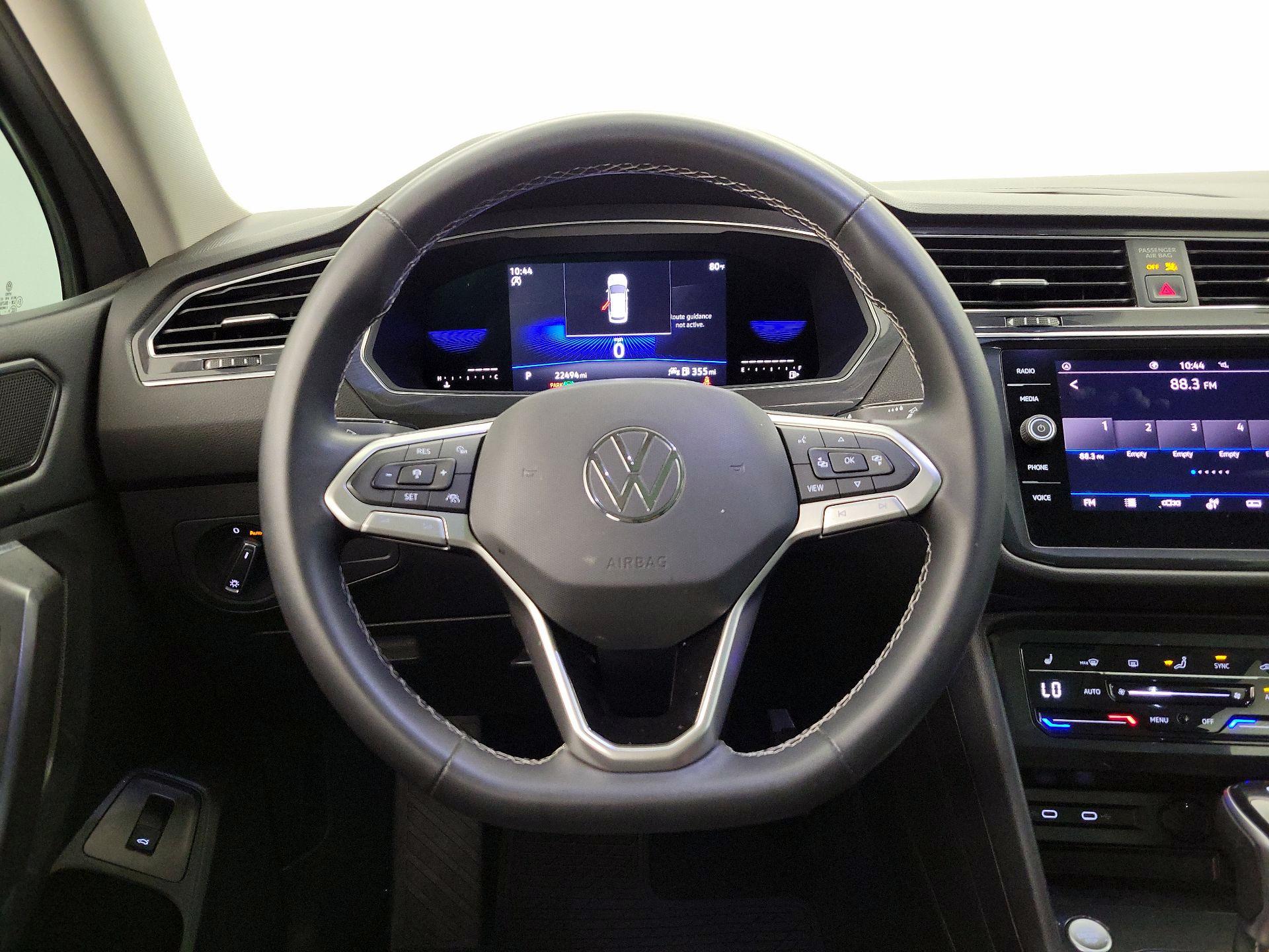 Thumbnail: 2022 Volkswagen Tiguan - 10