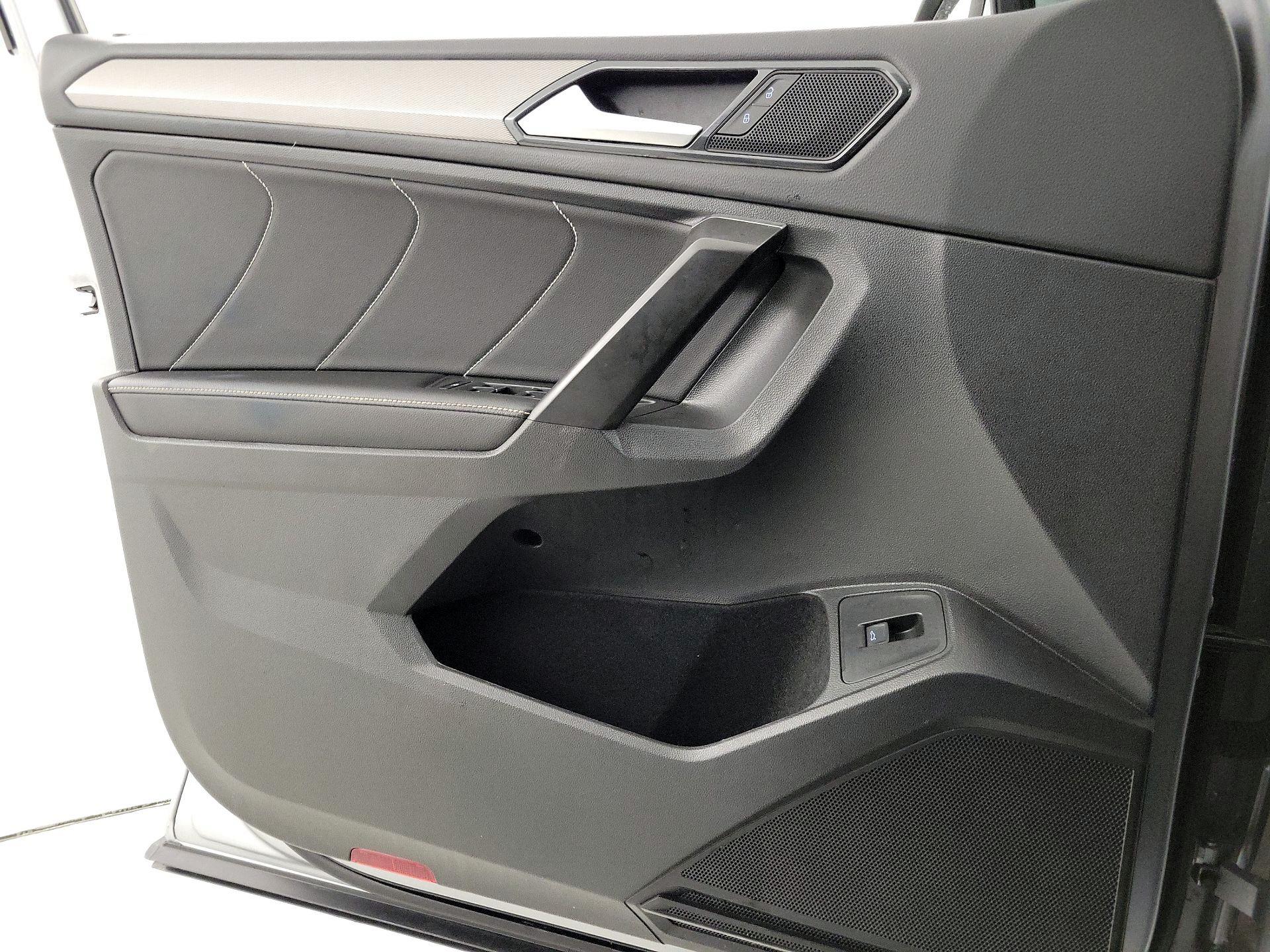 Thumbnail: 2022 Volkswagen Tiguan - 12
