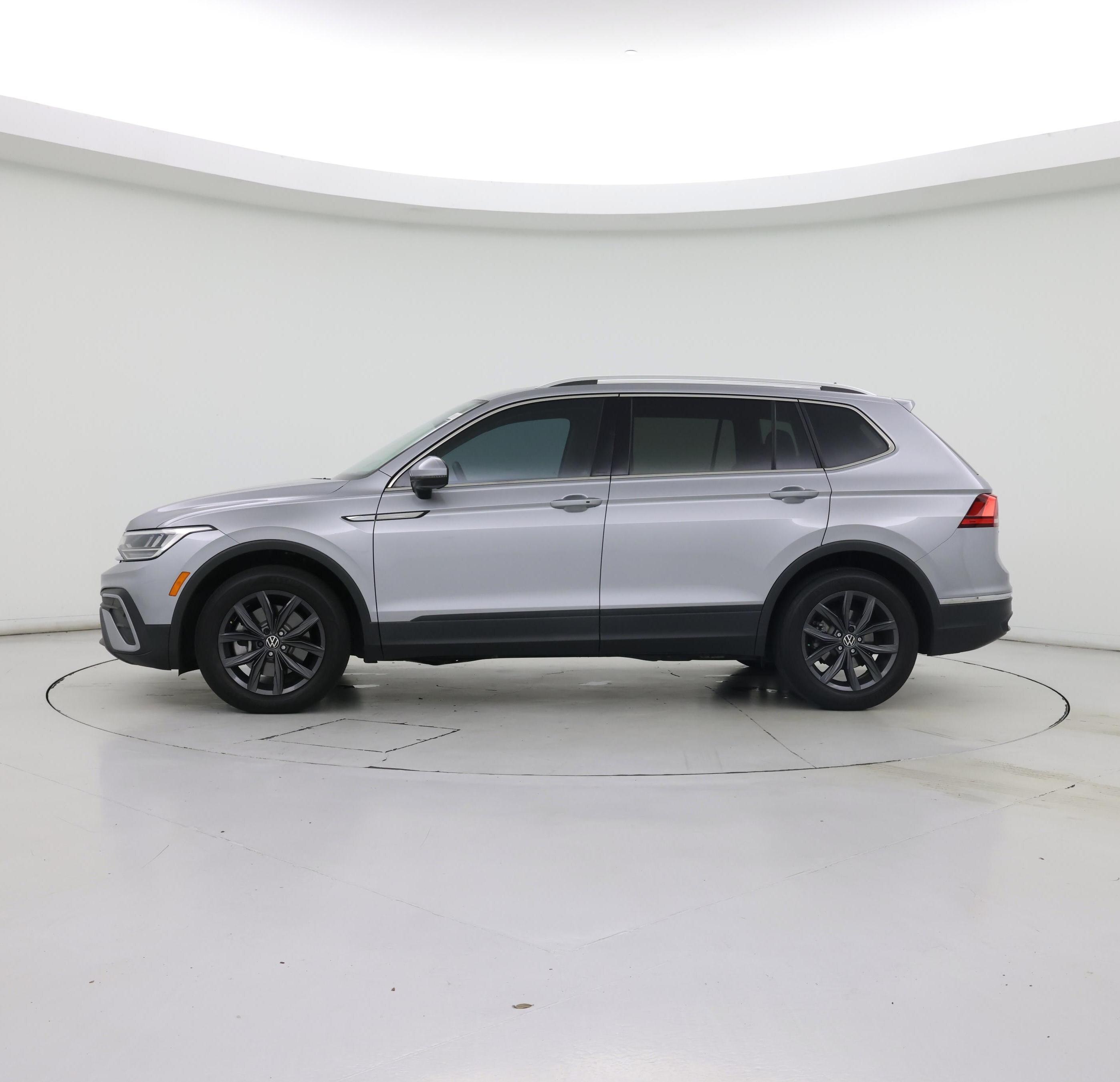 Thumbnail: 2022 Volkswagen Tiguan - 3