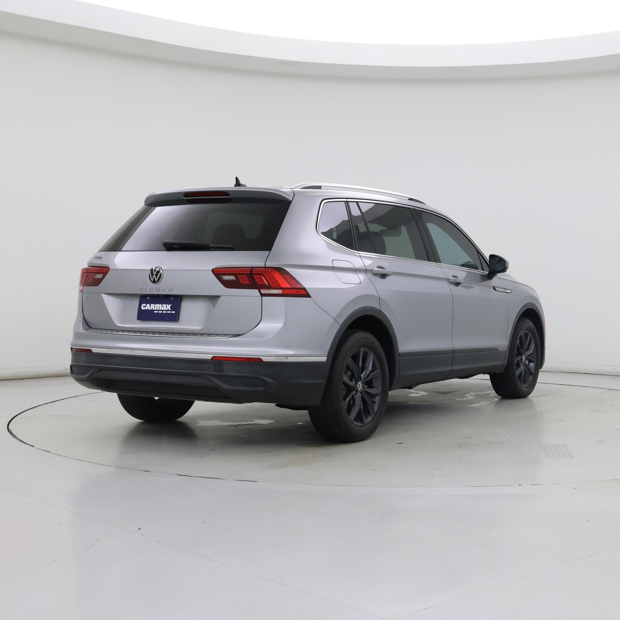 Thumbnail: 2022 Volkswagen Tiguan - 8