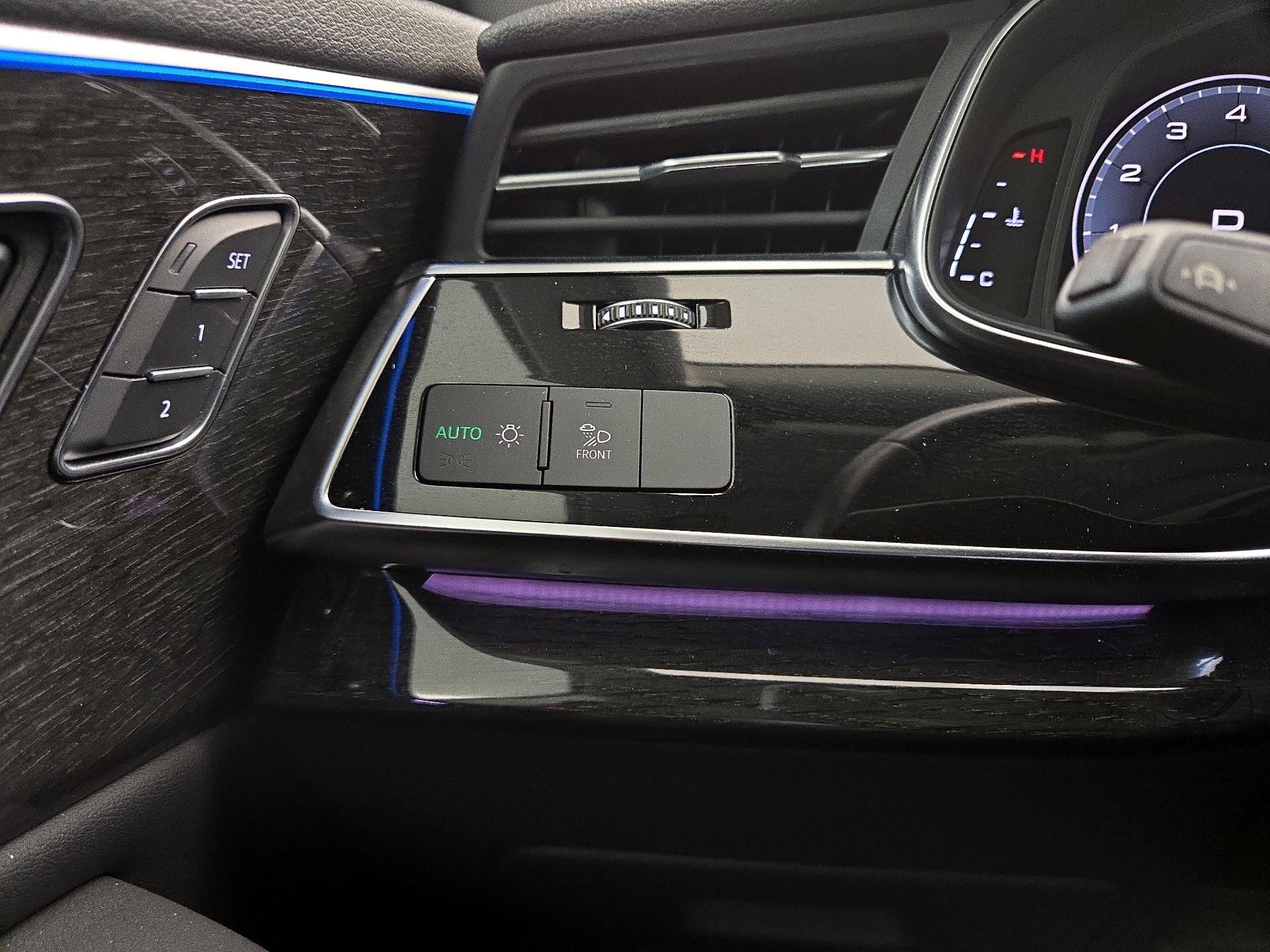 Thumbnail: 2020 Audi Q8 - 13