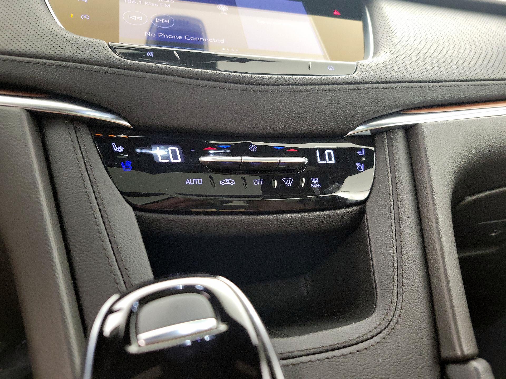 Thumbnail: 2022 Cadillac XT5 - 16
