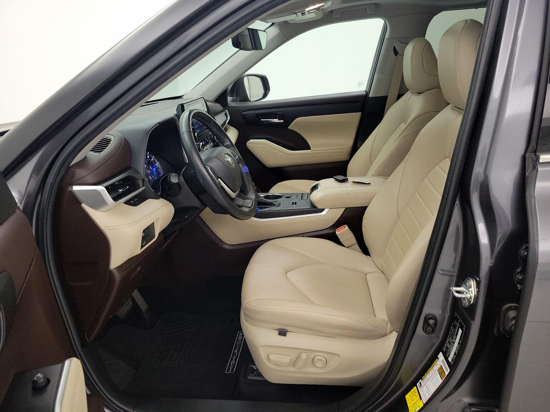 Thumbnail: 2022 Toyota Highlander - 11