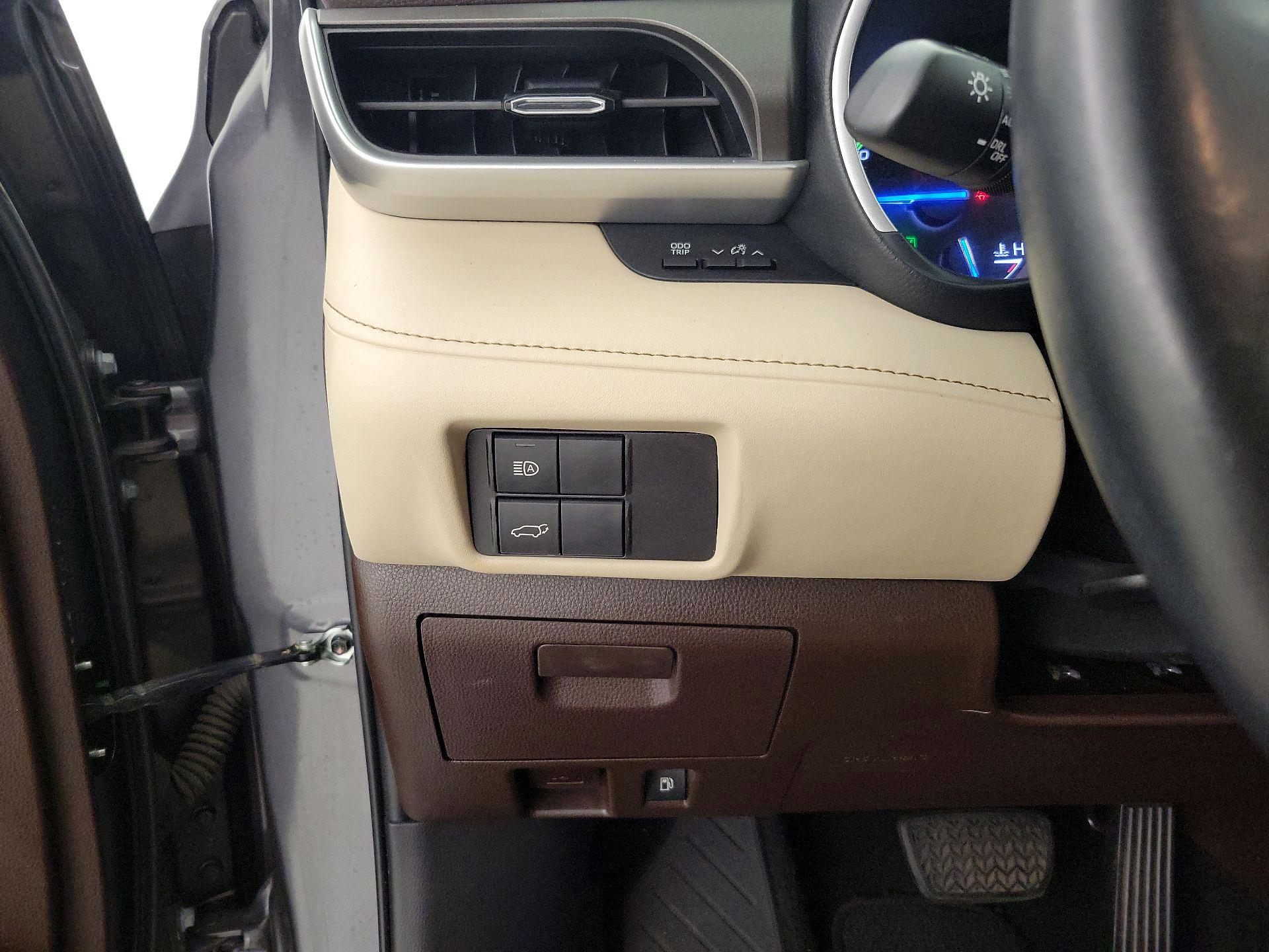 Thumbnail: 2022 Toyota Highlander - 13