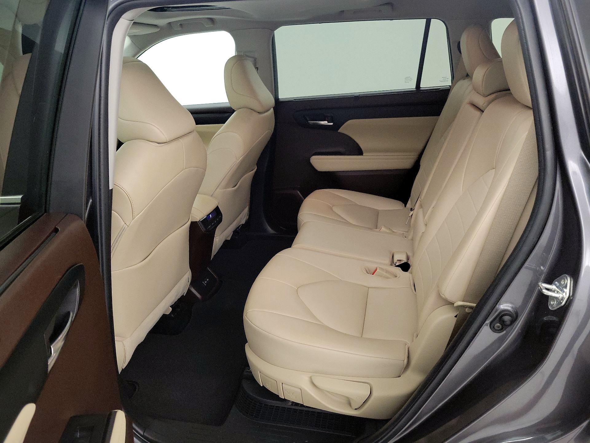 Thumbnail: 2022 Toyota Highlander - 20