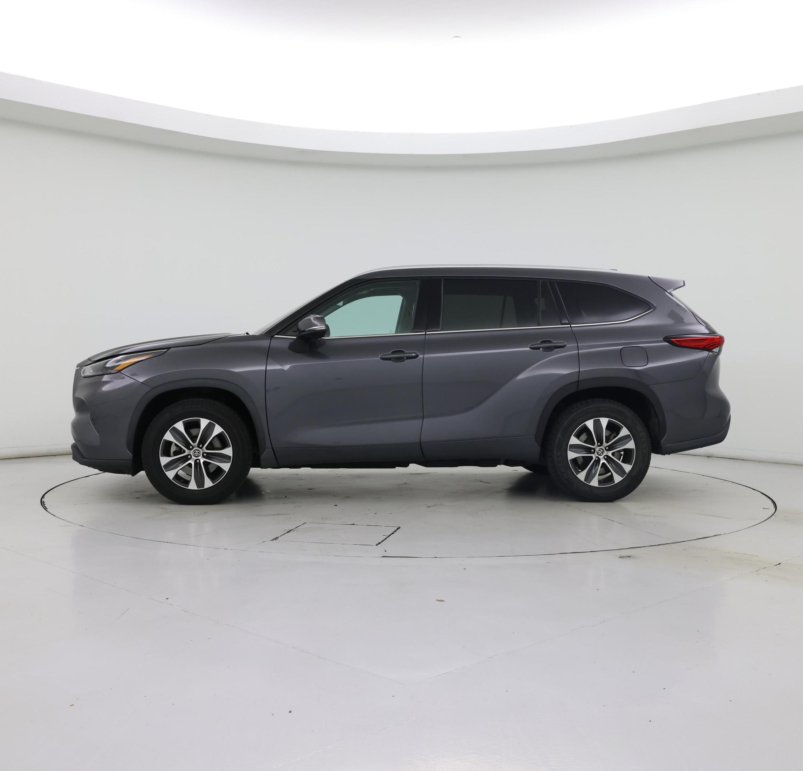 Thumbnail: 2022 Toyota Highlander - 3