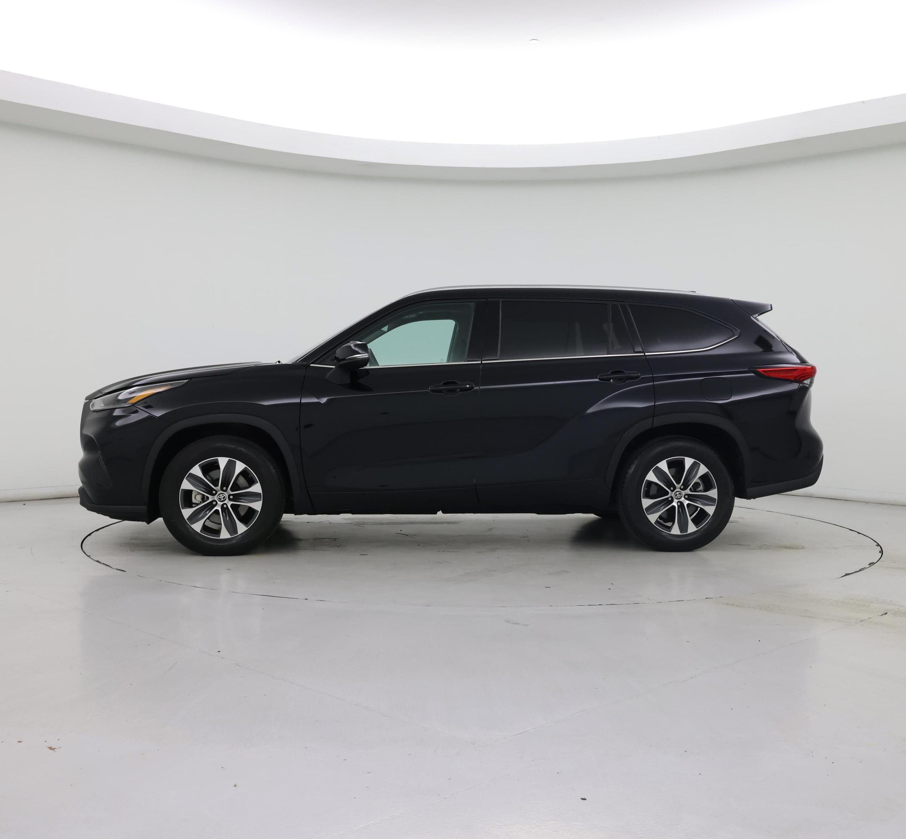 Thumbnail: 2021 Toyota Highlander - 3