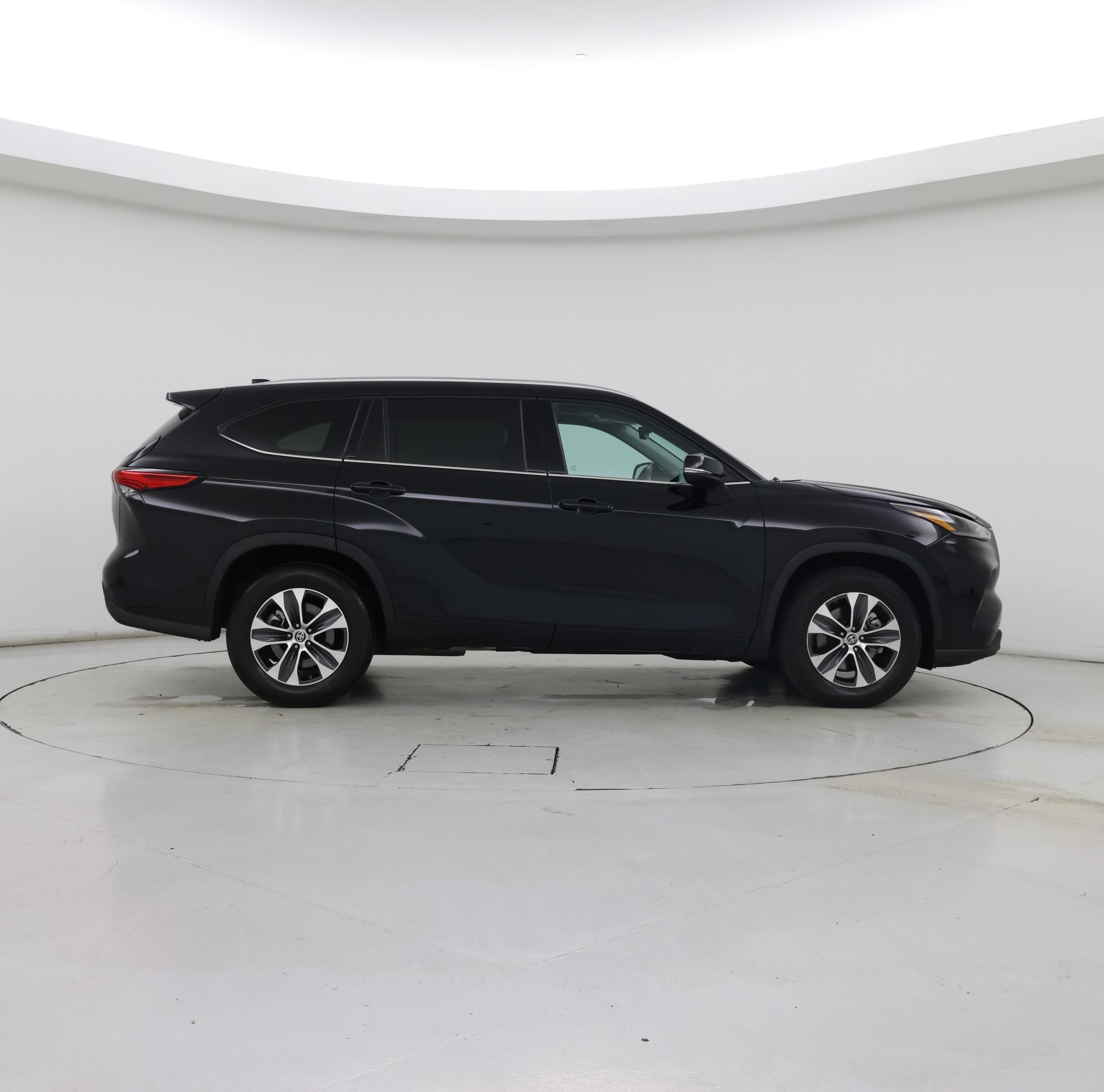 Thumbnail: 2021 Toyota Highlander - 7