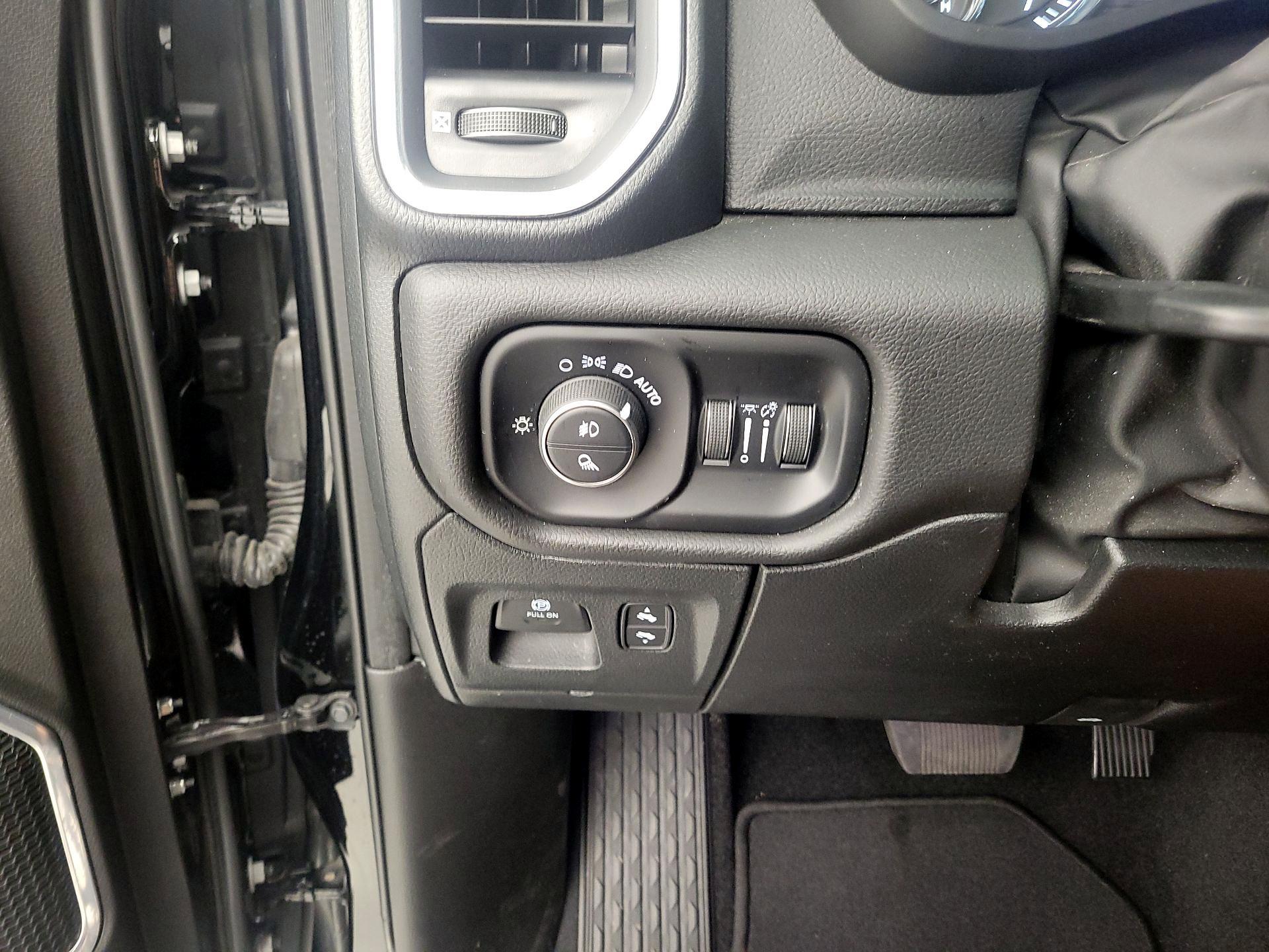 Thumbnail: 2025 RAM 1500 - 13