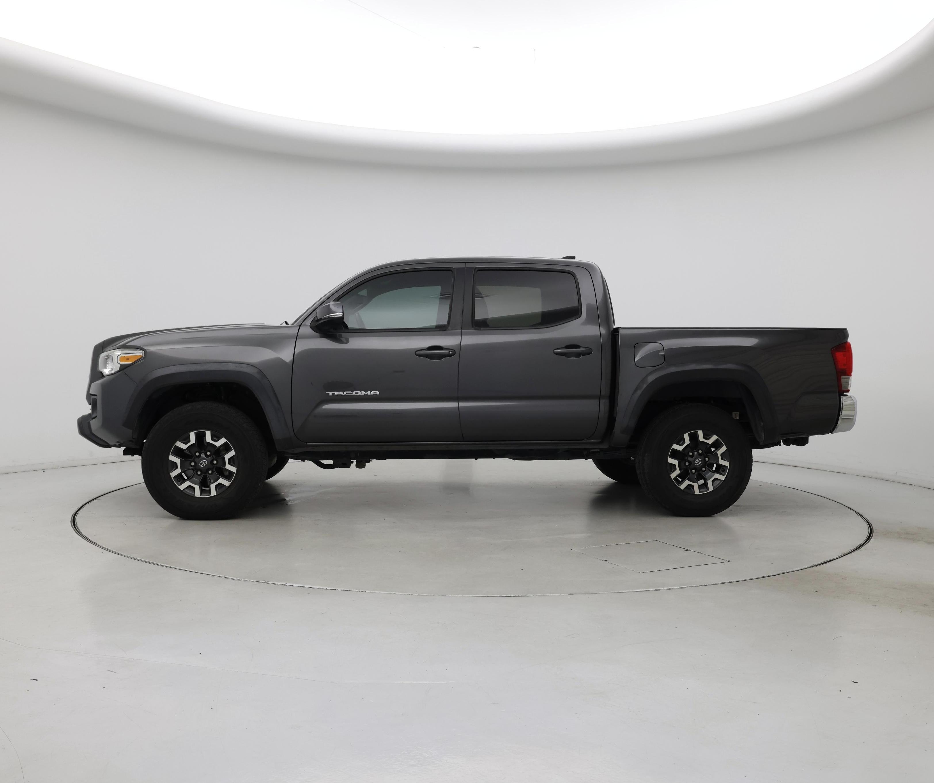 Thumbnail: 2017 Toyota Tacoma - 3